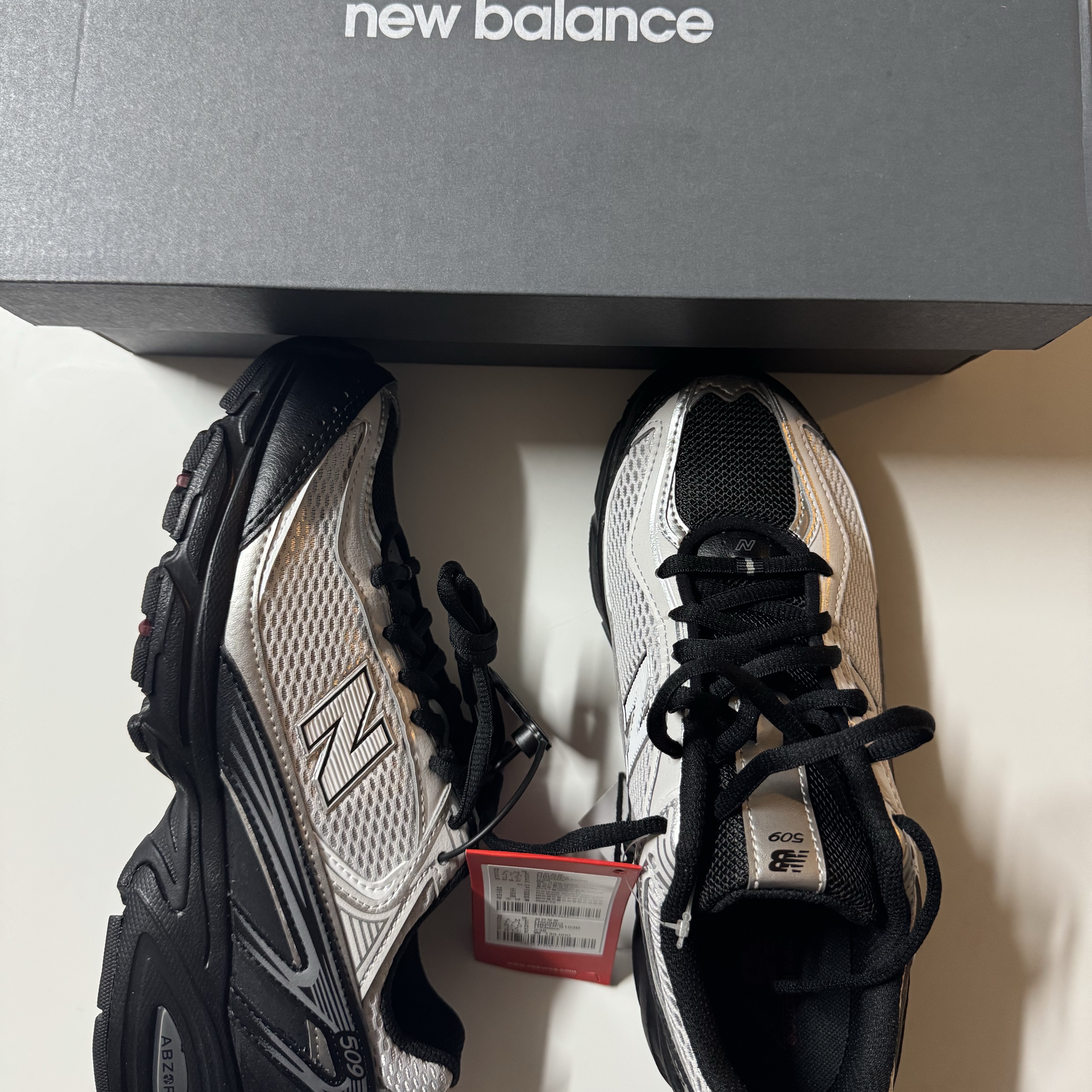 New Balance 509 Black Gray 착용 스타일