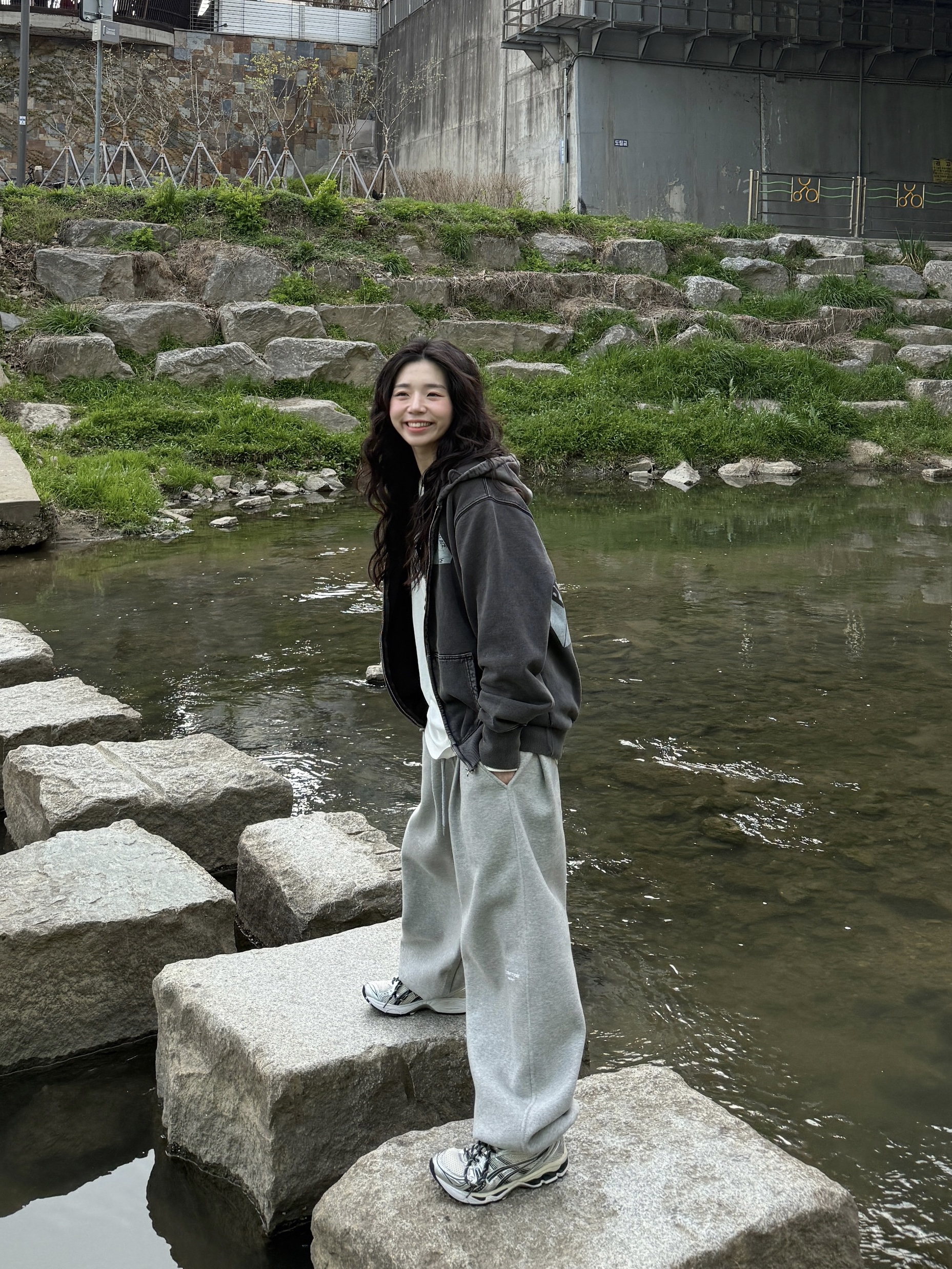 Palace Pigment Wash Tri-Ferg Zip Hood Black - 24SS, Undermycar Mu.03 Anti Fxxking Logo Play Oversized Sweat Jogger Melange Gray 착용 스타일 - 1