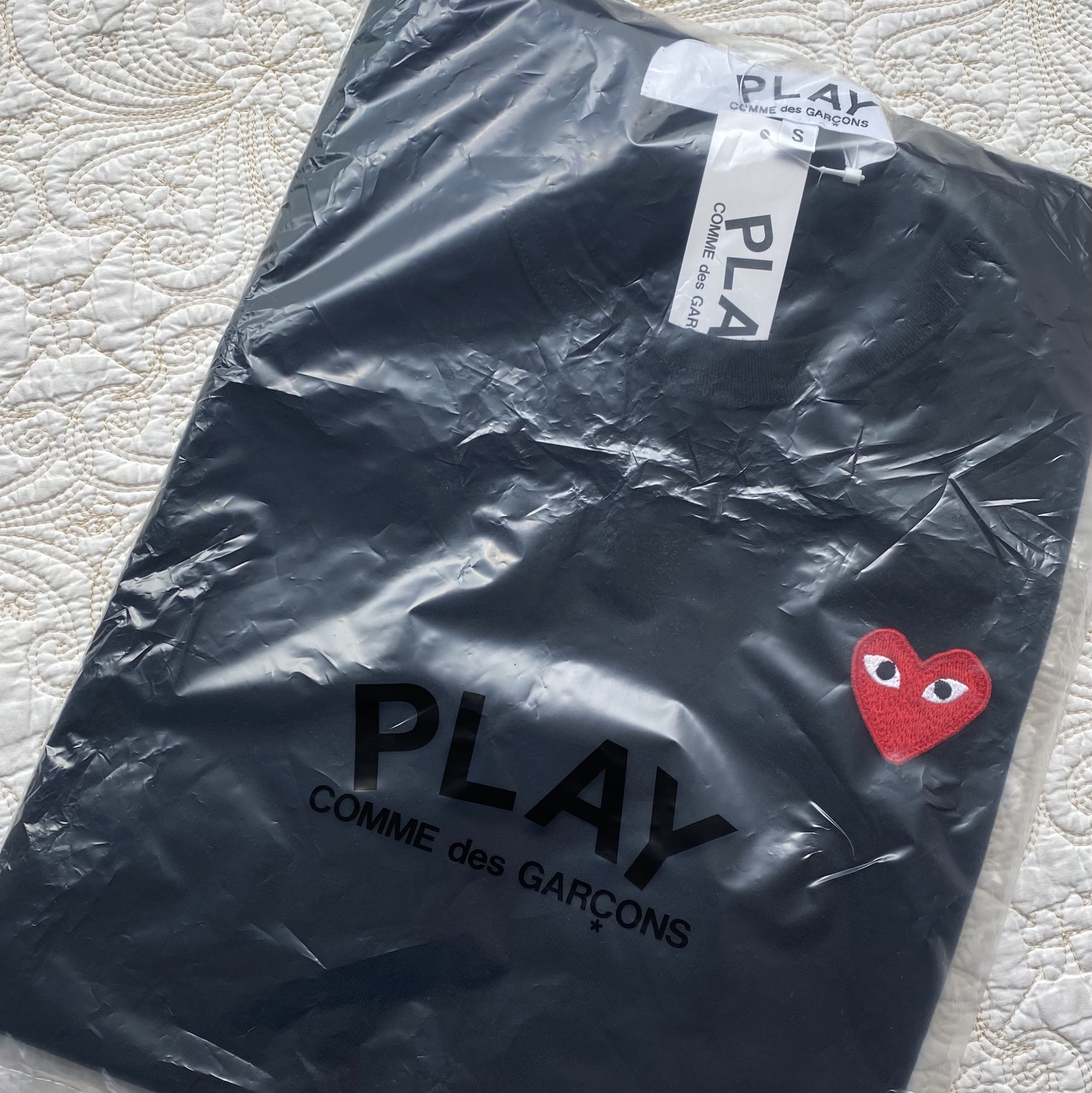 Play Comme des Garcons Red Heart T-Shirt Black 착용 스타일