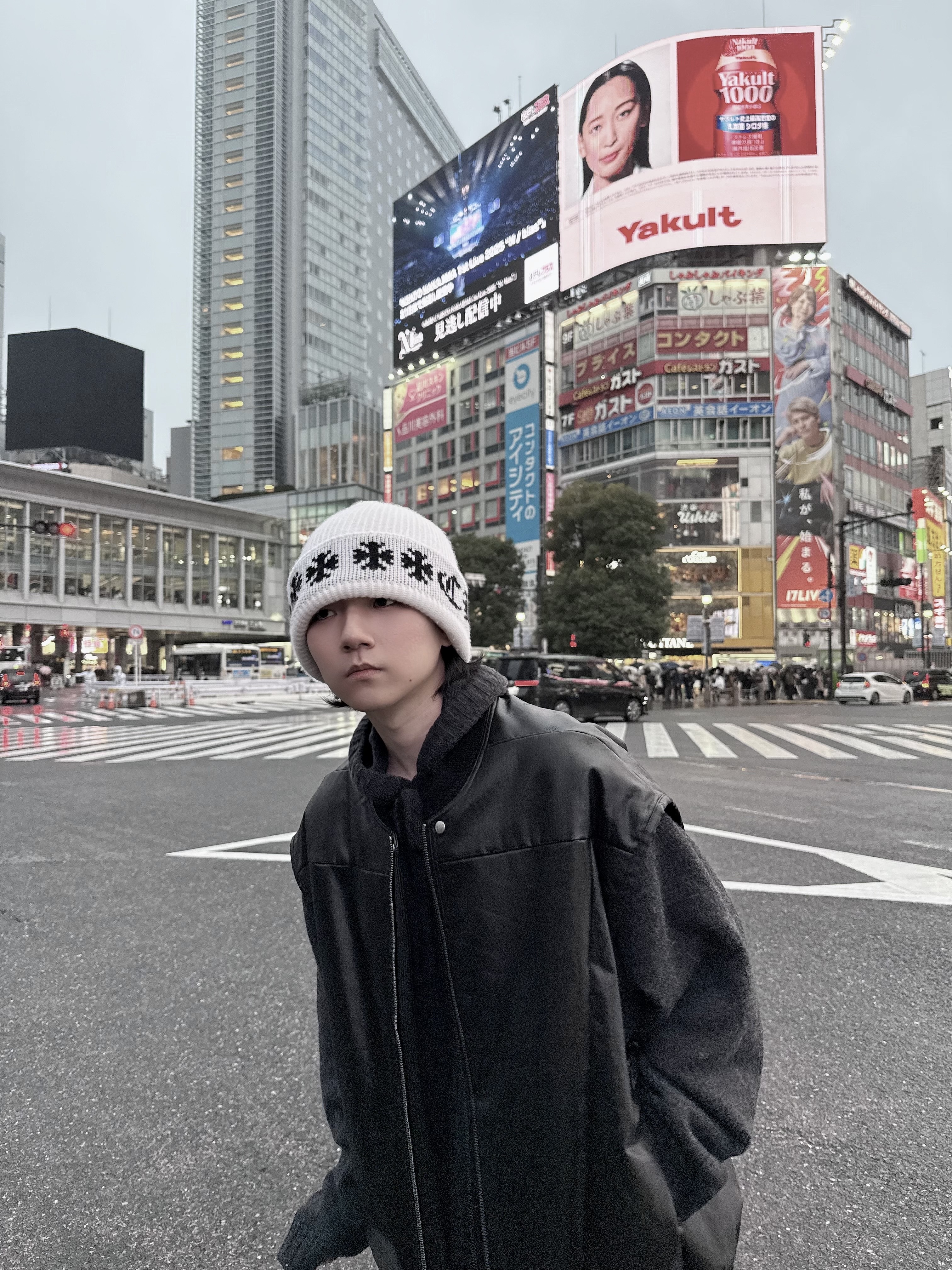 Chrome Hearts Big Daddy Cashmere Beanie White (Star Top Button Ver.) 착용 스타일 - 1