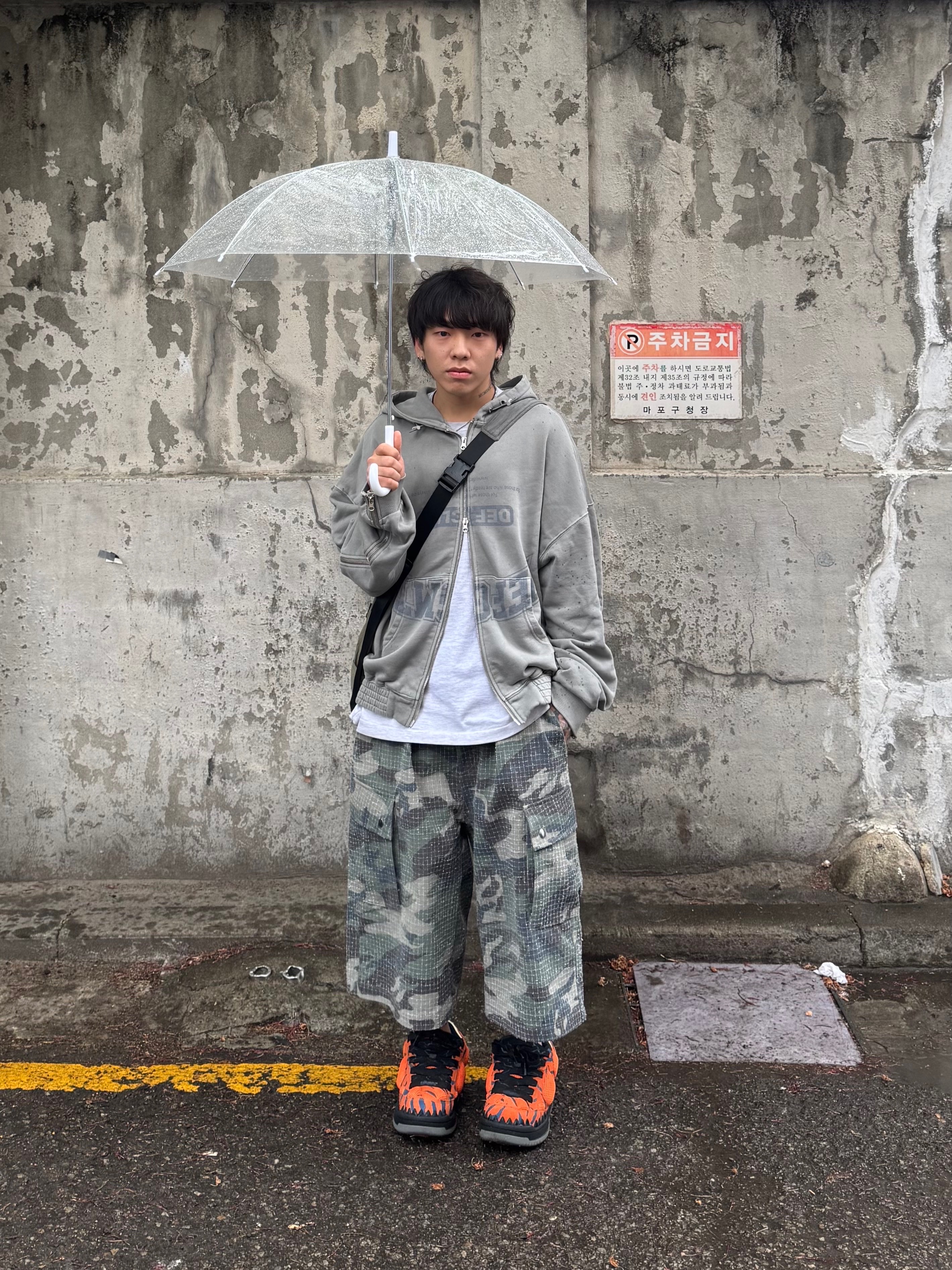 DEFGARMENTS Dirty Washed Hood Zipup Brown 착용 스타일 - 4