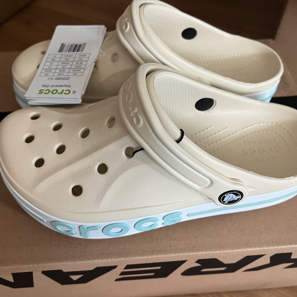 Crocs Bayaband Clog Winter White Multi 착용 스타일 - 2
