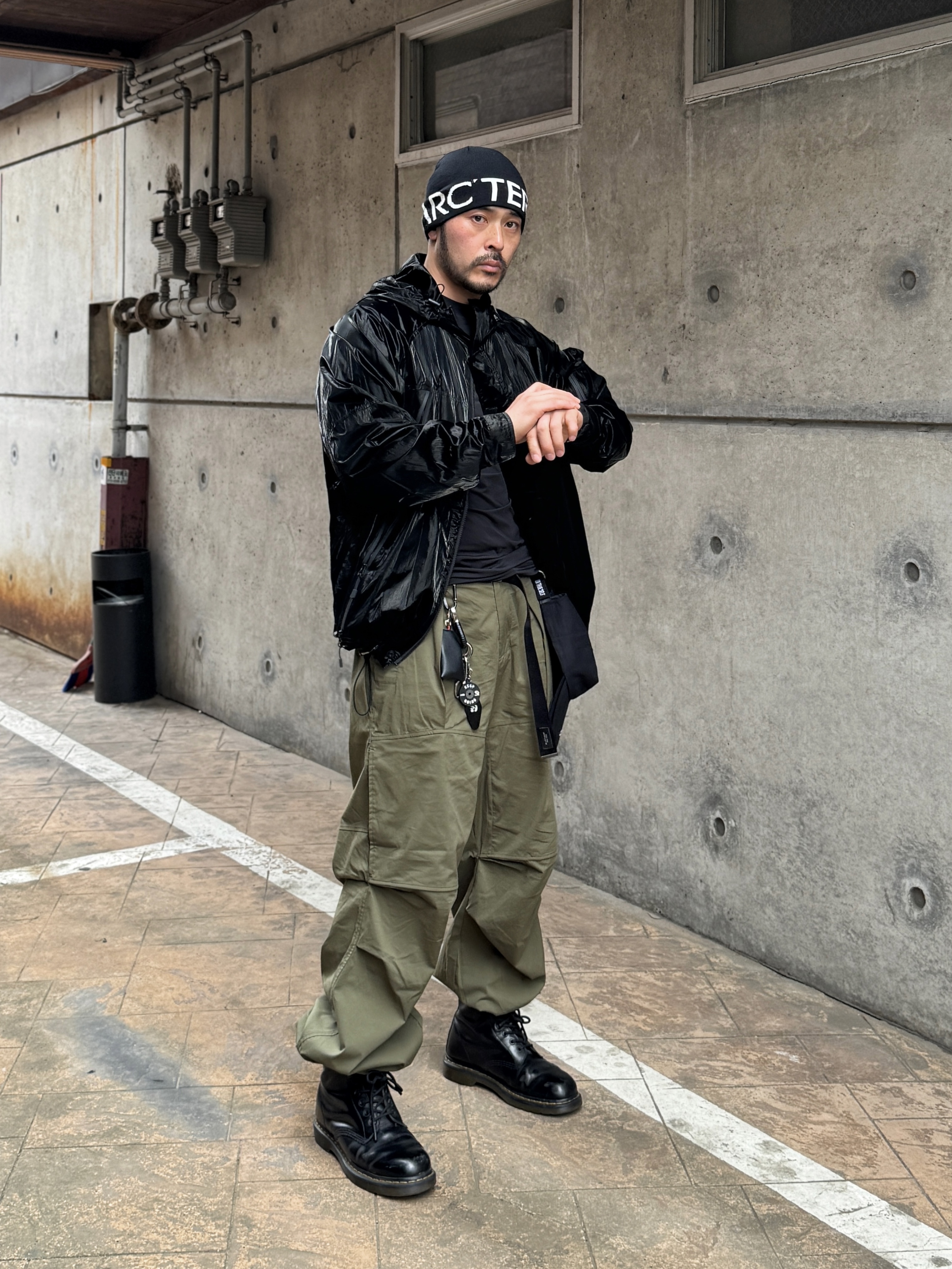Dr. Martens 1460 Smooth Boots Black, Arc'teryx Word Head Toque Orca 착용 스타일 - 1