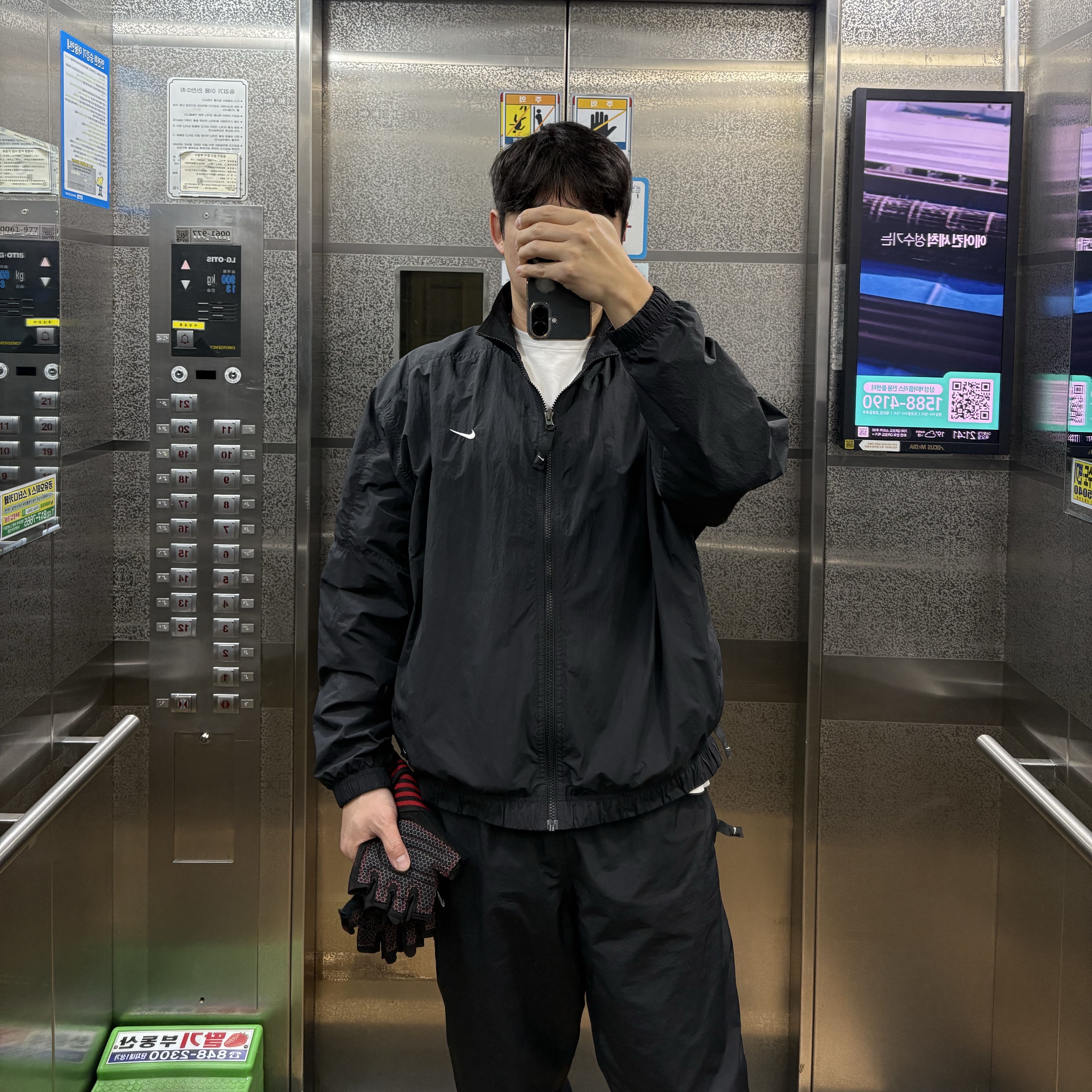 Nike NRG Solo Swoosh Woven Track Jacket Black - Asia, Nike NRG Solo Swoosh Woven Track Pants Black White - Asia 착용 스타일