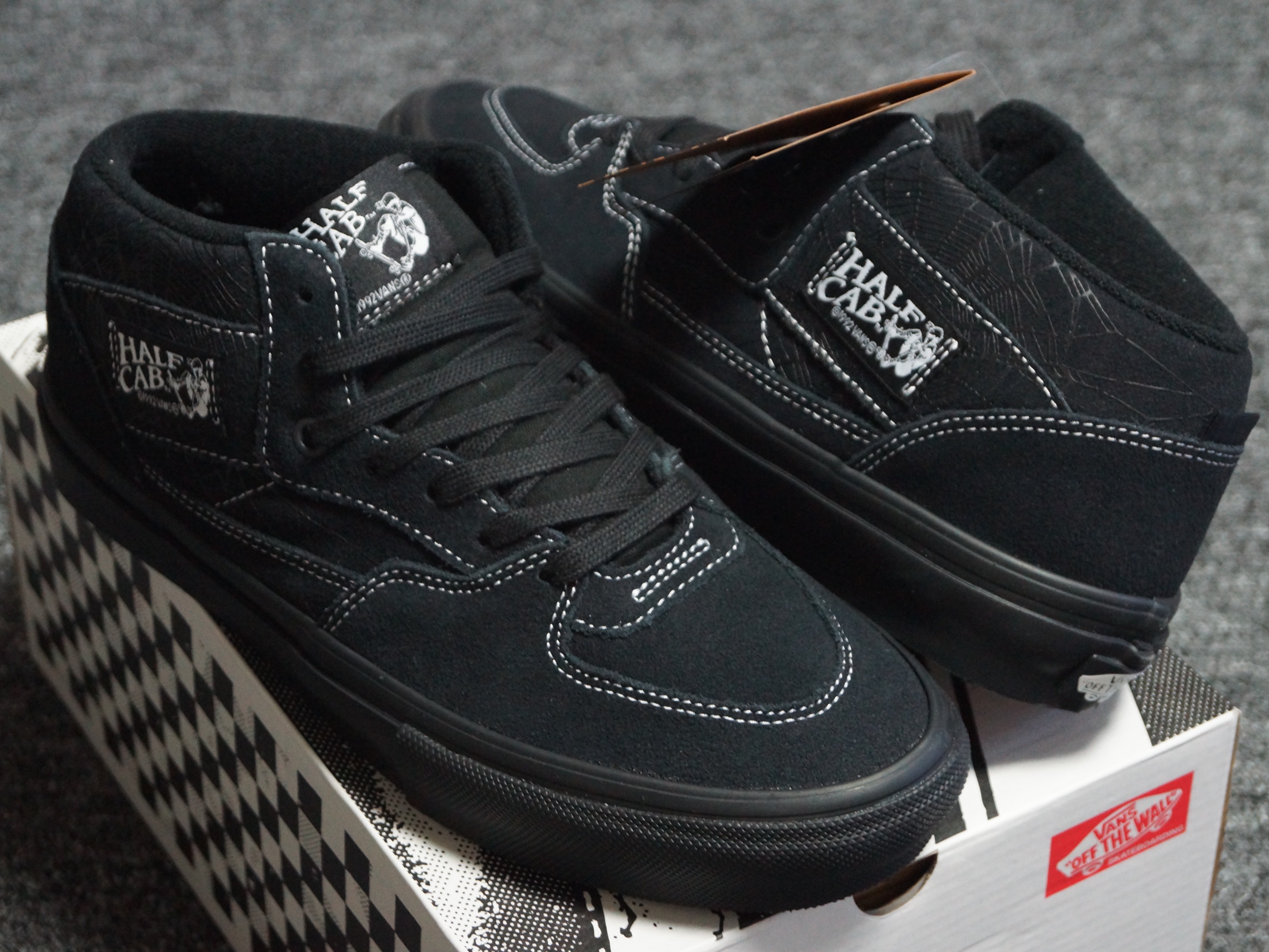 Vans Skate Half Cab Charcoal 착용 스타일