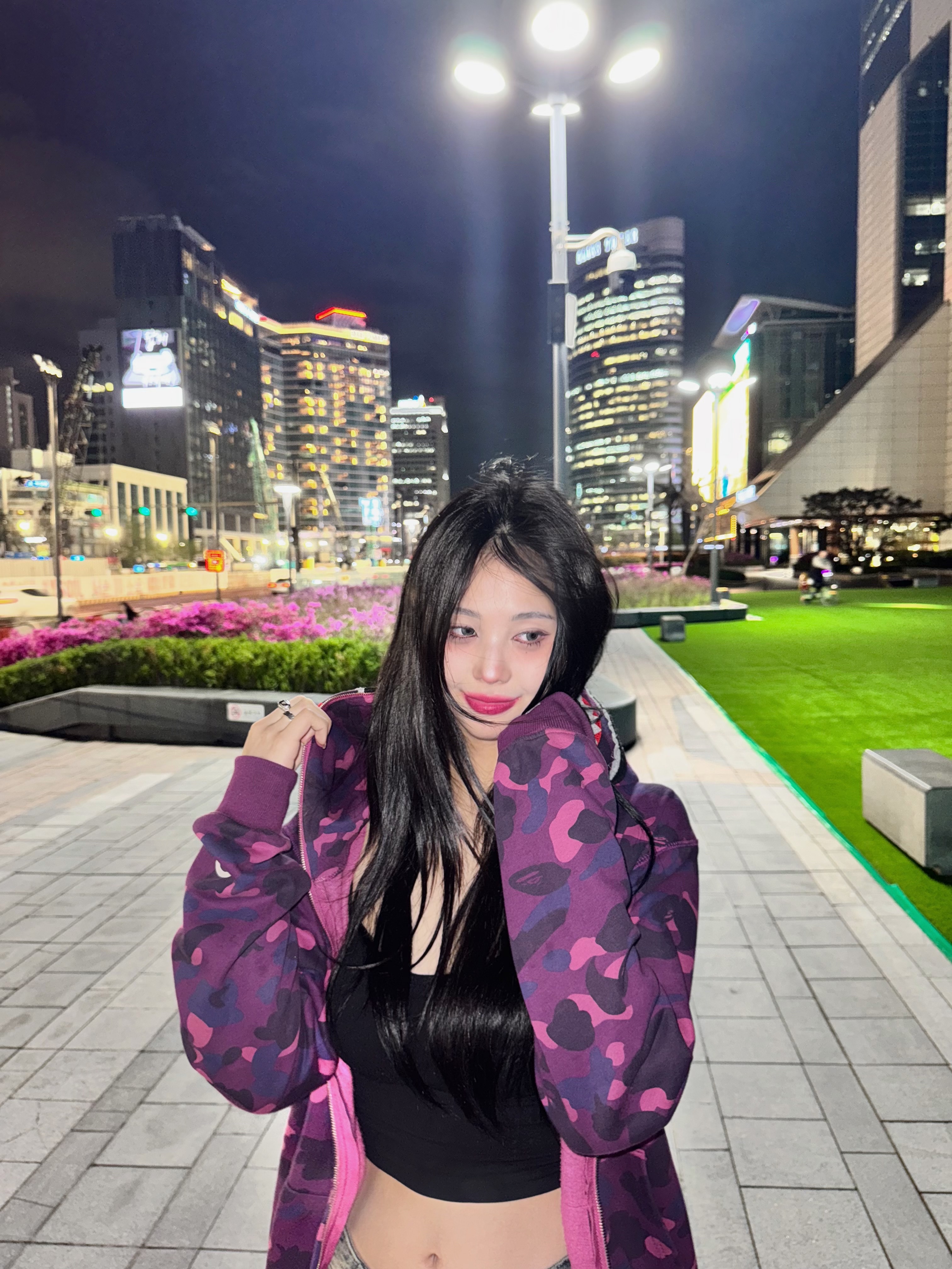 BAPE Color Camo Shark Full Zip Hoodie Purple 착용 스타일 - 1