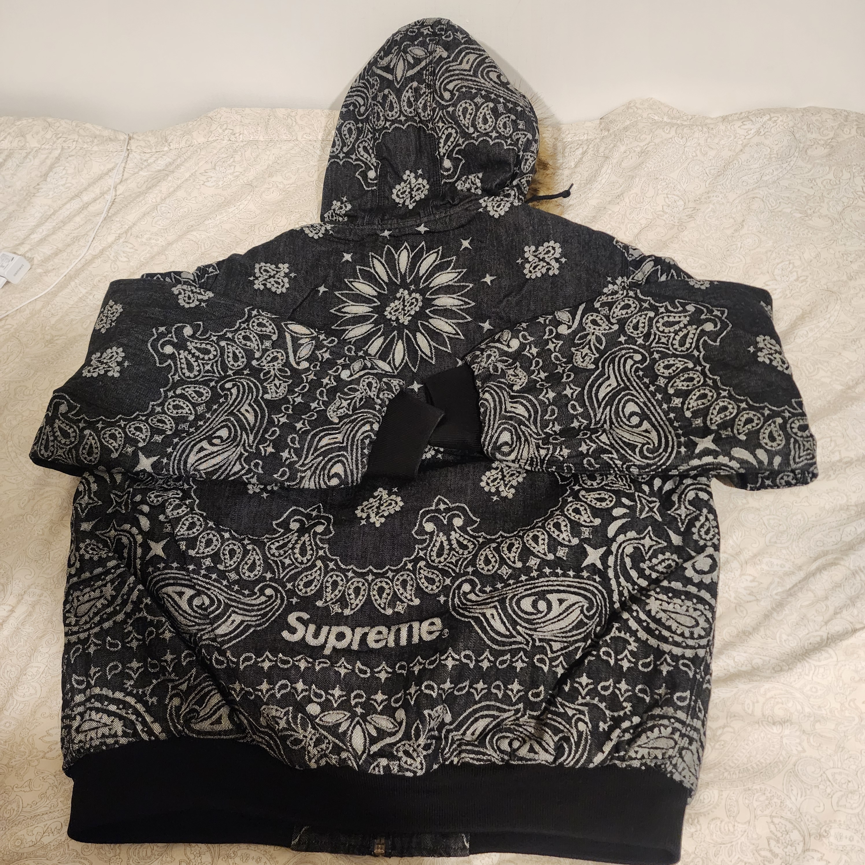 Supreme Bandana Jacquard Denim Hooded Work Jacket Black - 25SS 착용 스타일 - 2