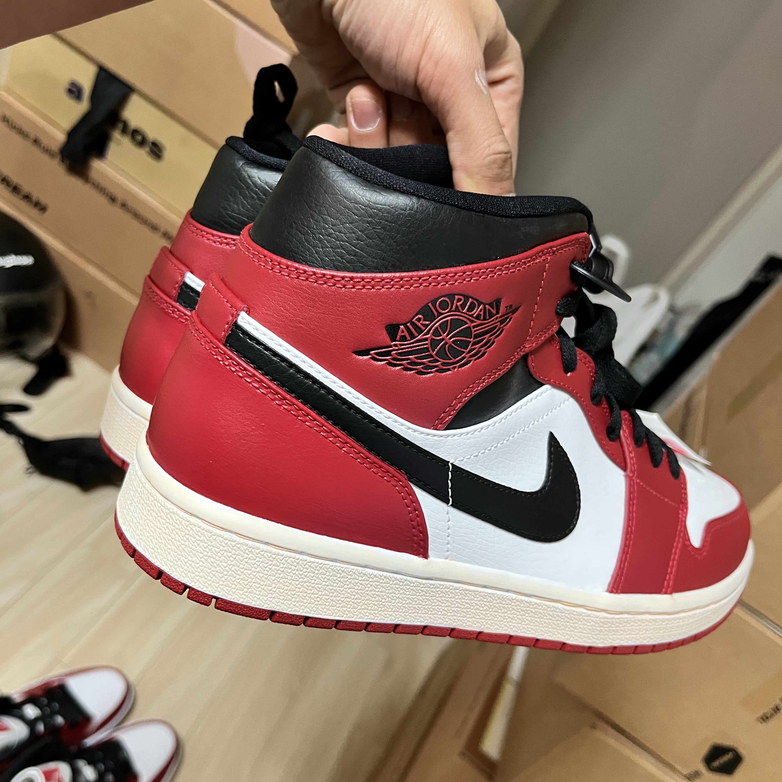 Jordan 1 Mid Chicago 2020 착용 스타일 - 2