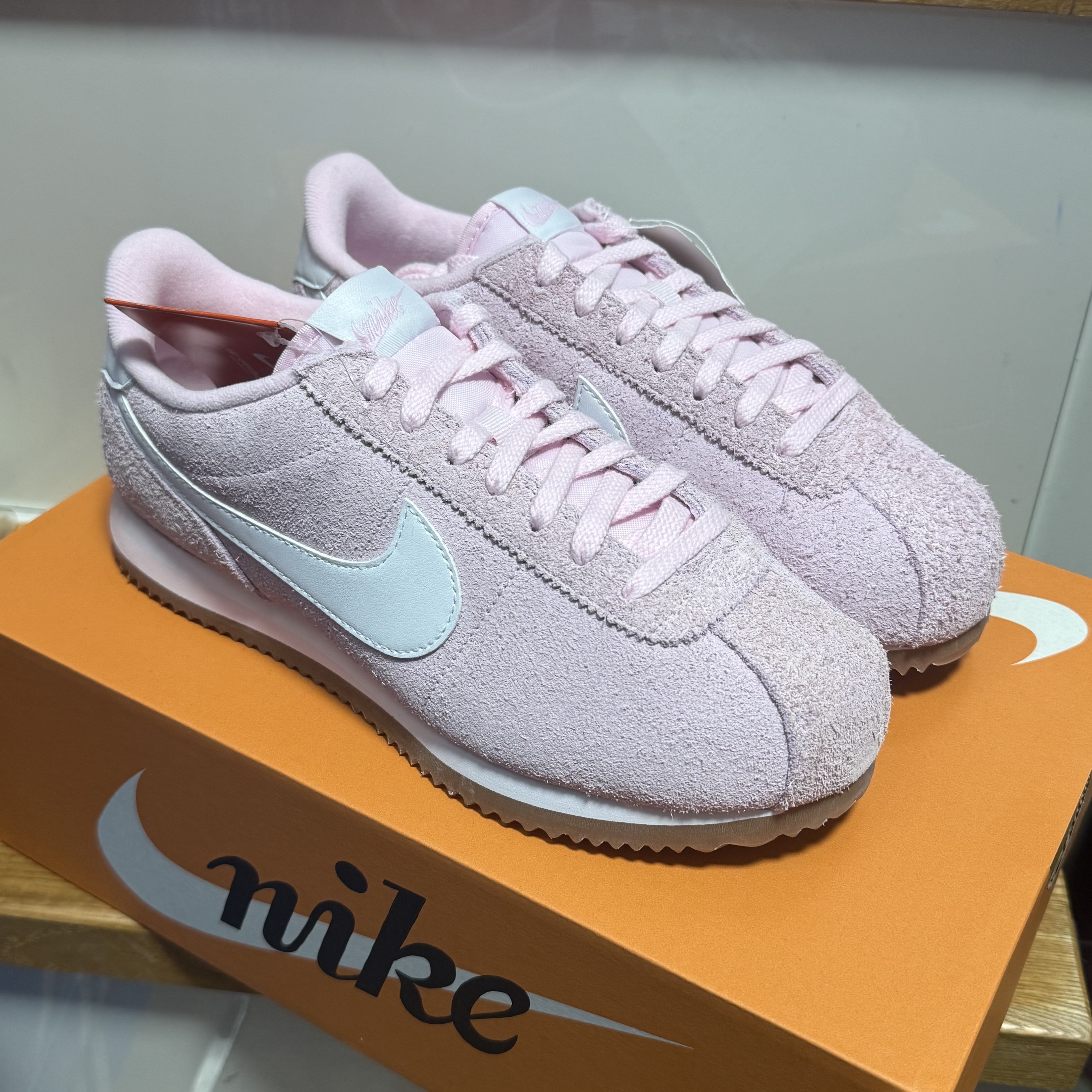 (W) Nike Cortez Vintage Suede Pink Foam Gum Medium Brown 착용 스타일