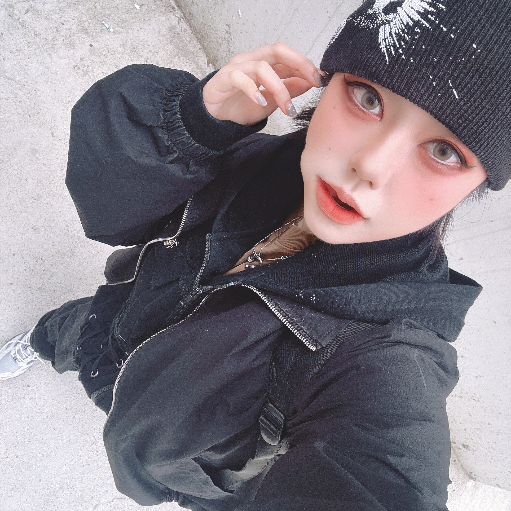 Punch Drunk Parties Dovey Dovey Silicone Print Beanie BLACK 착용 스타일 - 3