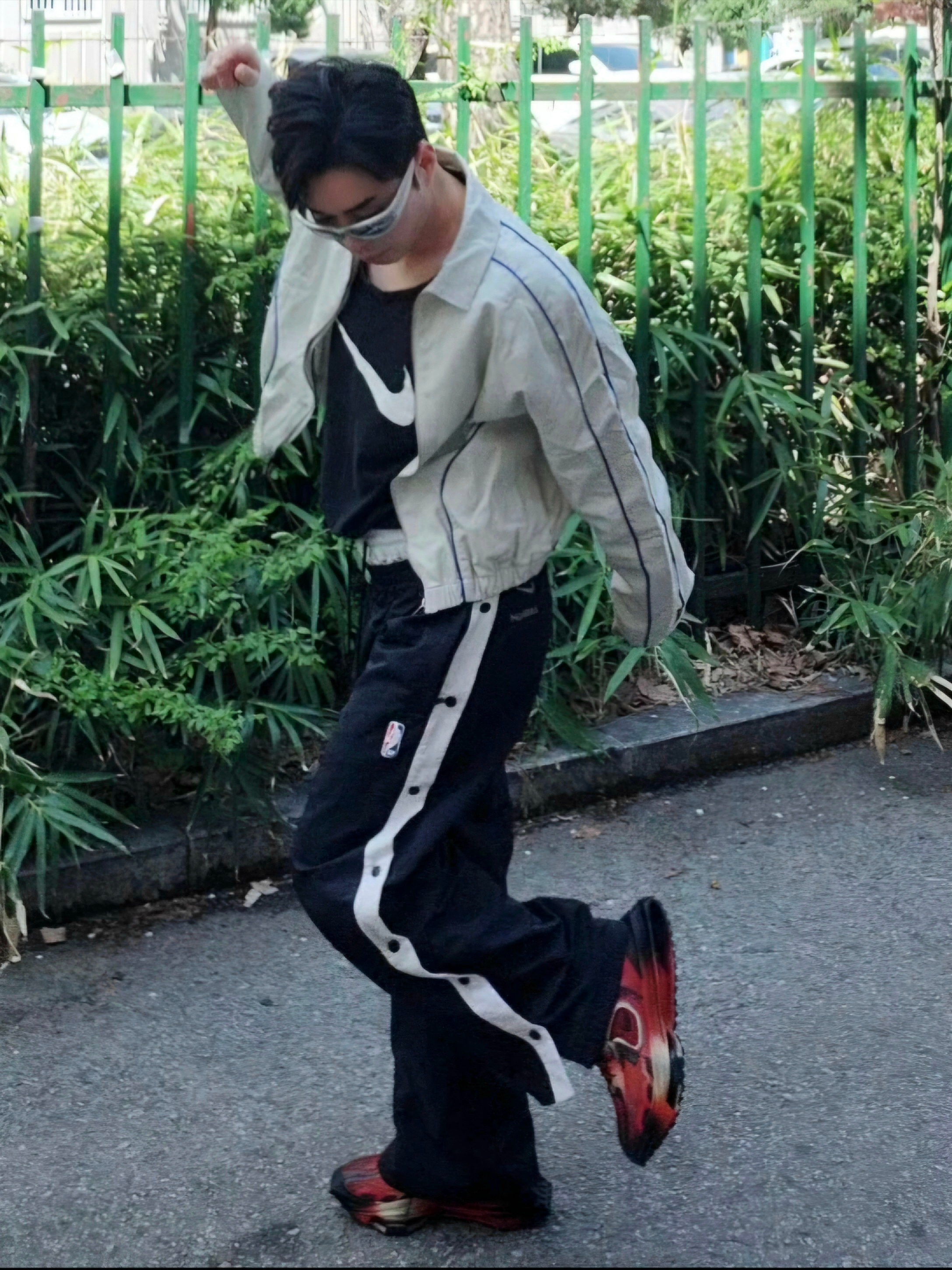 (W) Nike x AMBUSH NBA Collection Nets Tearaway Pants - US/EU, Nike x Matthew M Williams Zoom 004 Rust Factor 착용 스타일 - 1