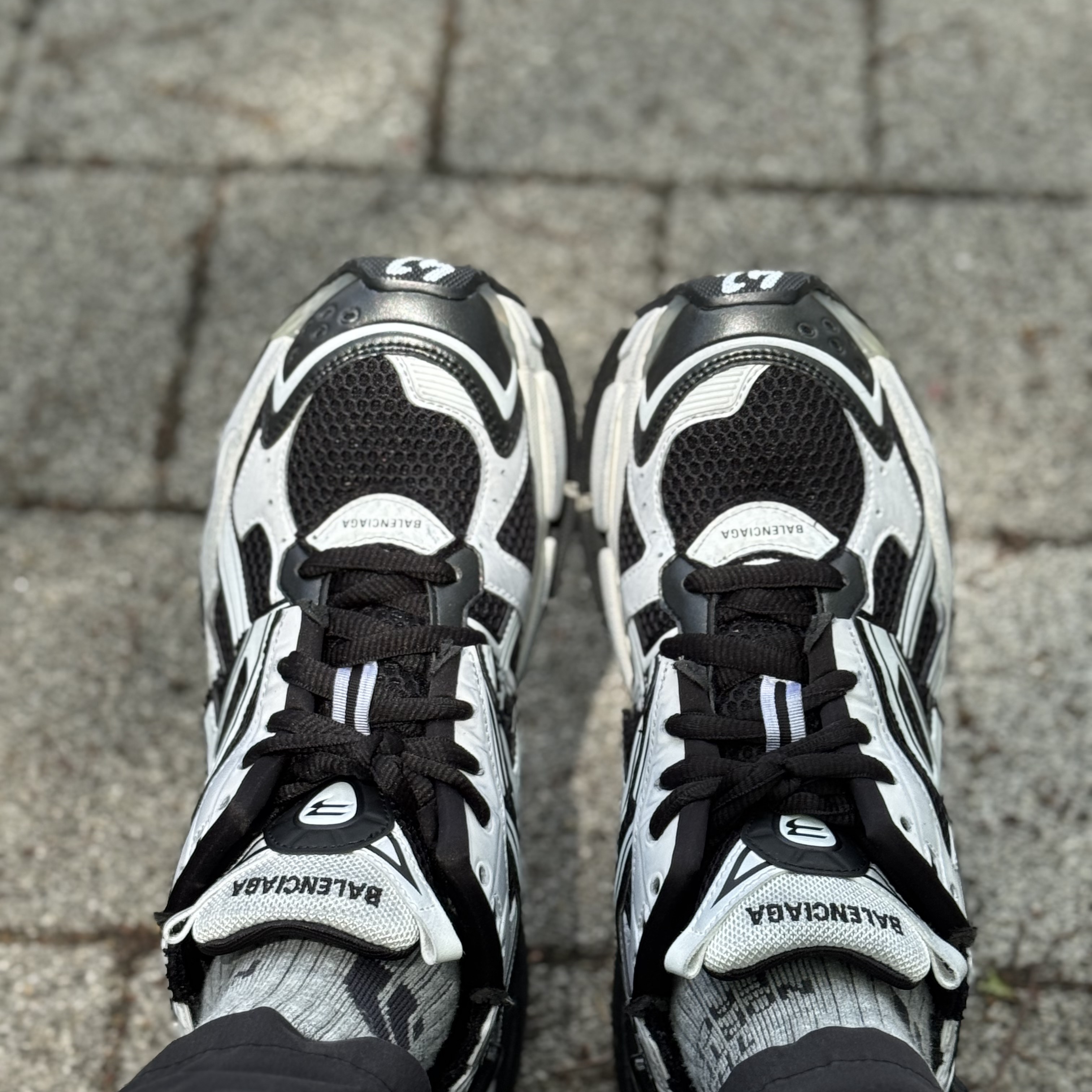 Balenciaga Runner Sneakers Black White 착용 스타일