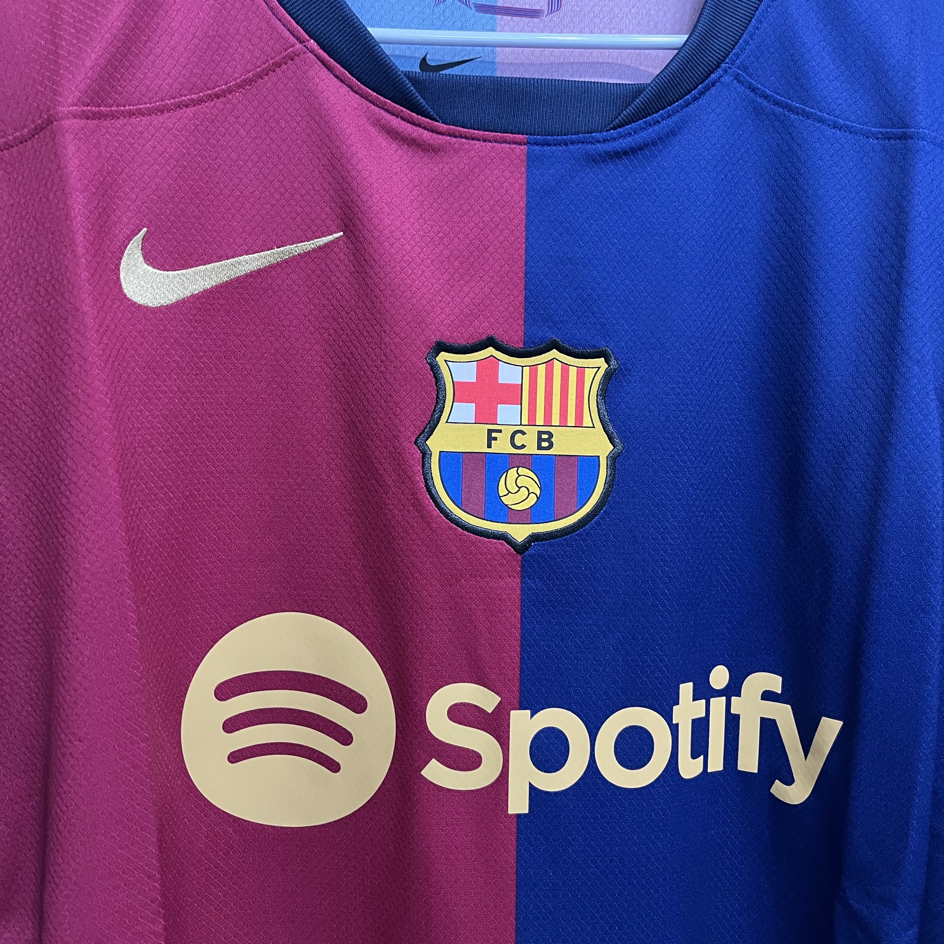 Nike FC Barcelona 2024/25 Dri-Fit Stadium Home Jersey Deep Royal Blue Noble Red (Non Marking Ver.) 착용 스타일