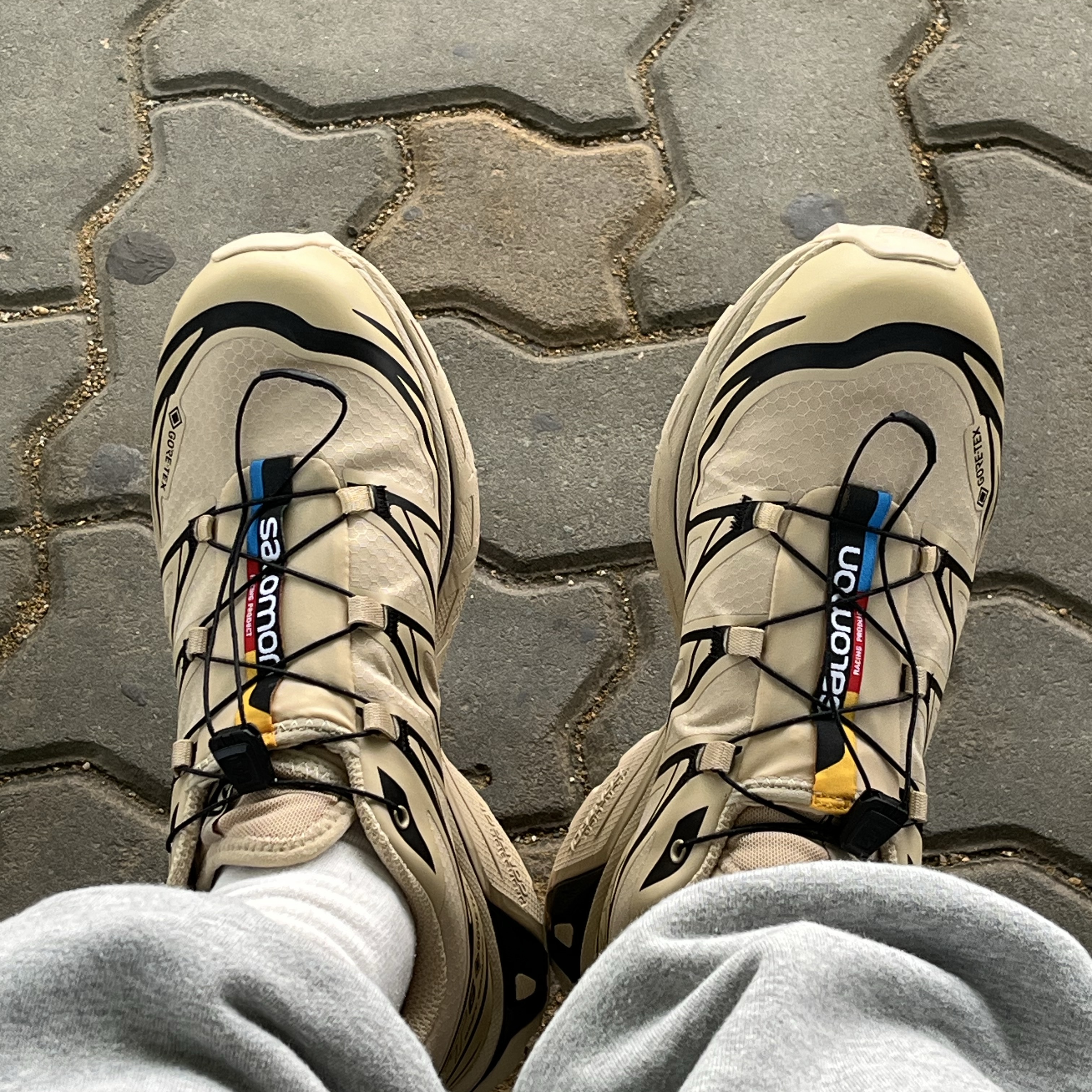 Salomon XT-6 GTX Safari Black 착용 스타일