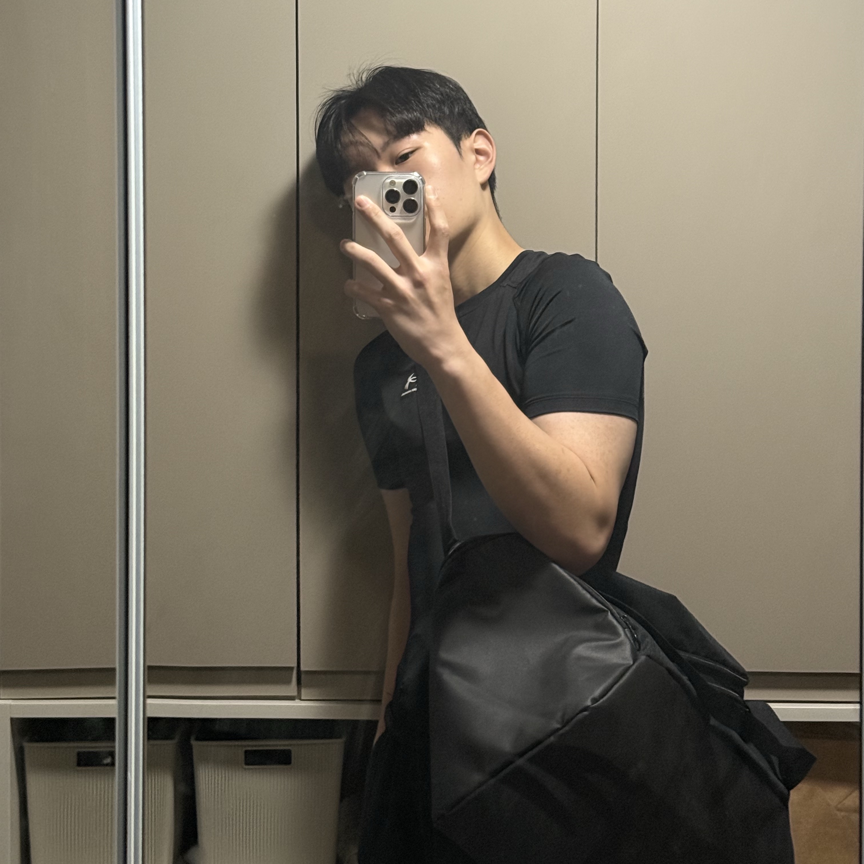 Nike Brasilia 9.5 Training Duffle Bag Small 41L Black, Under Armour HeatGear Short Sleeve Black White 착용 스타일