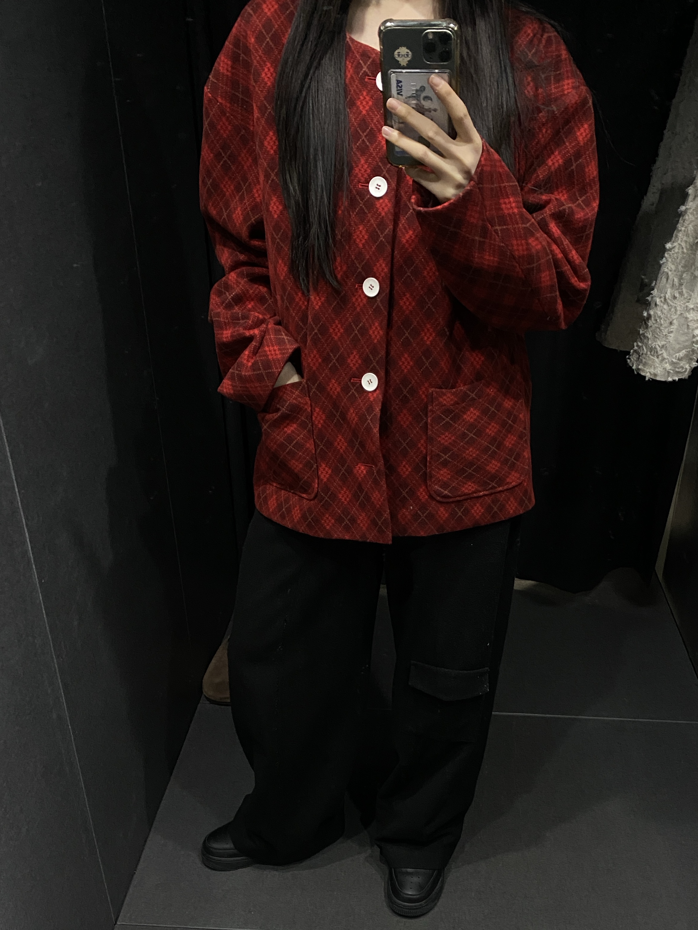 Hono Report Collarless Cardigan Red Argyle, (W) Nike Air Force 1 '07 Low Triple Black 착용 스타일