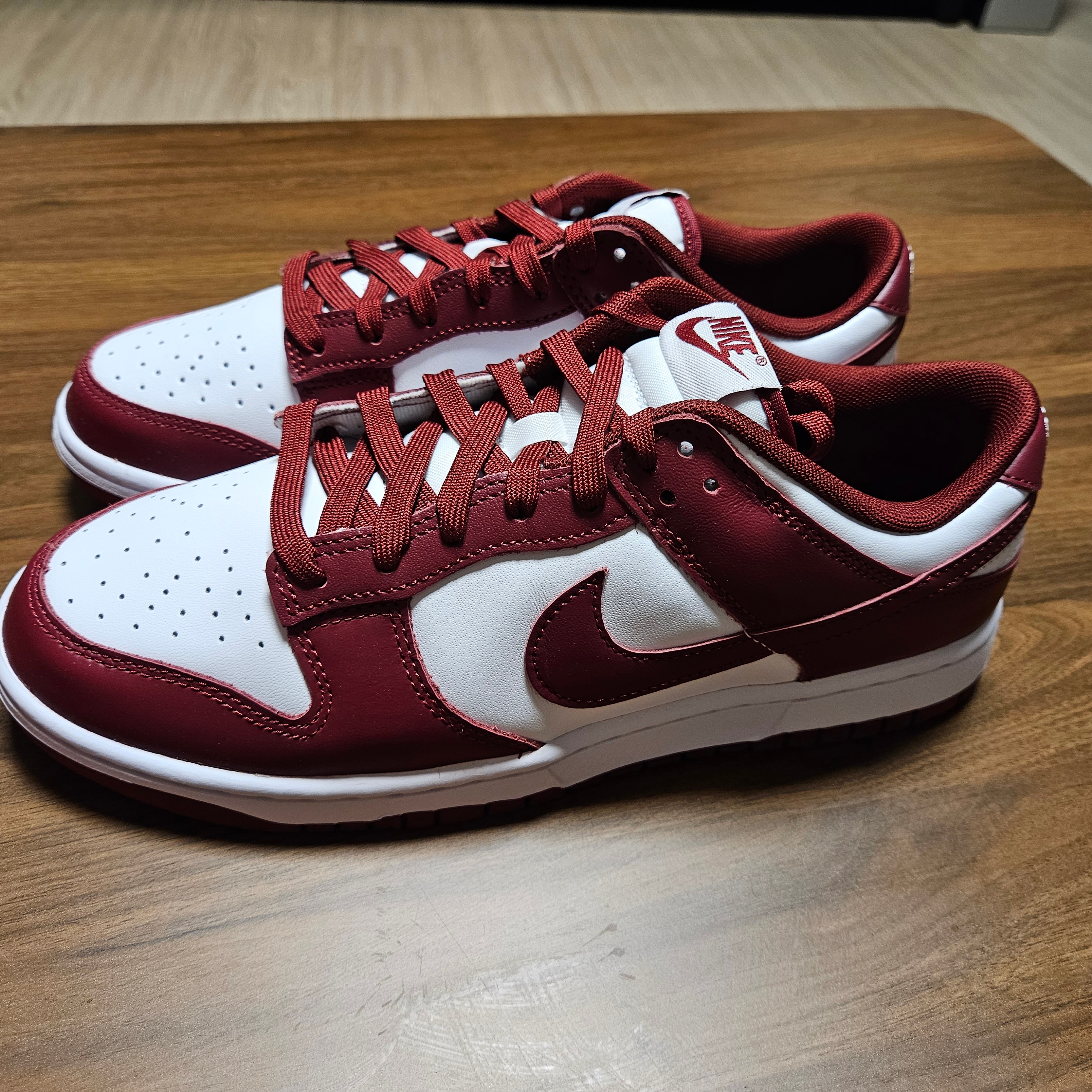 Nike Dunk Low Retro Team Red 착용 스타일
