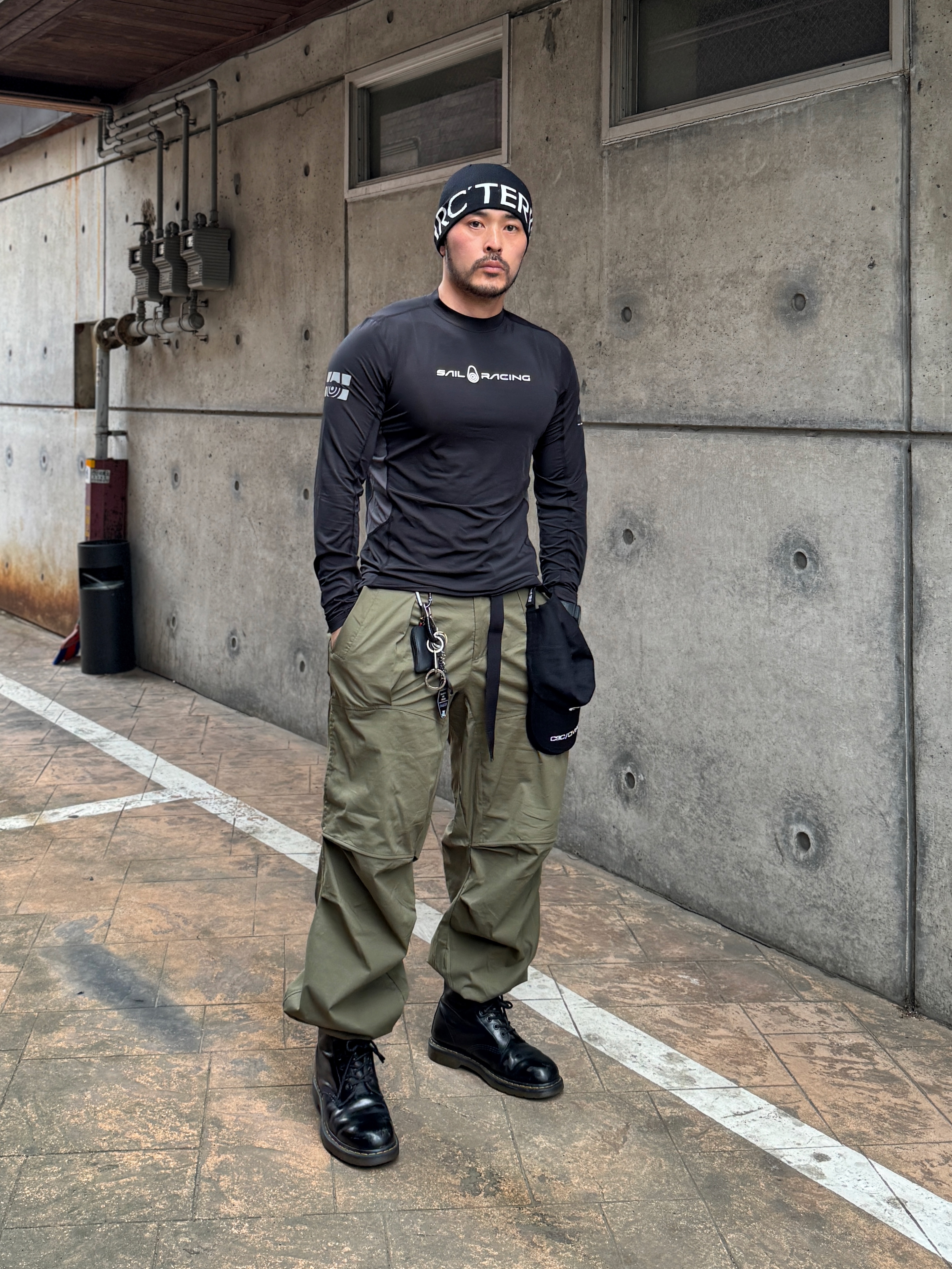 Dr. Martens 1460 Smooth Boots Black, Arc'teryx Word Head Toque Orca 착용 스타일 - 4