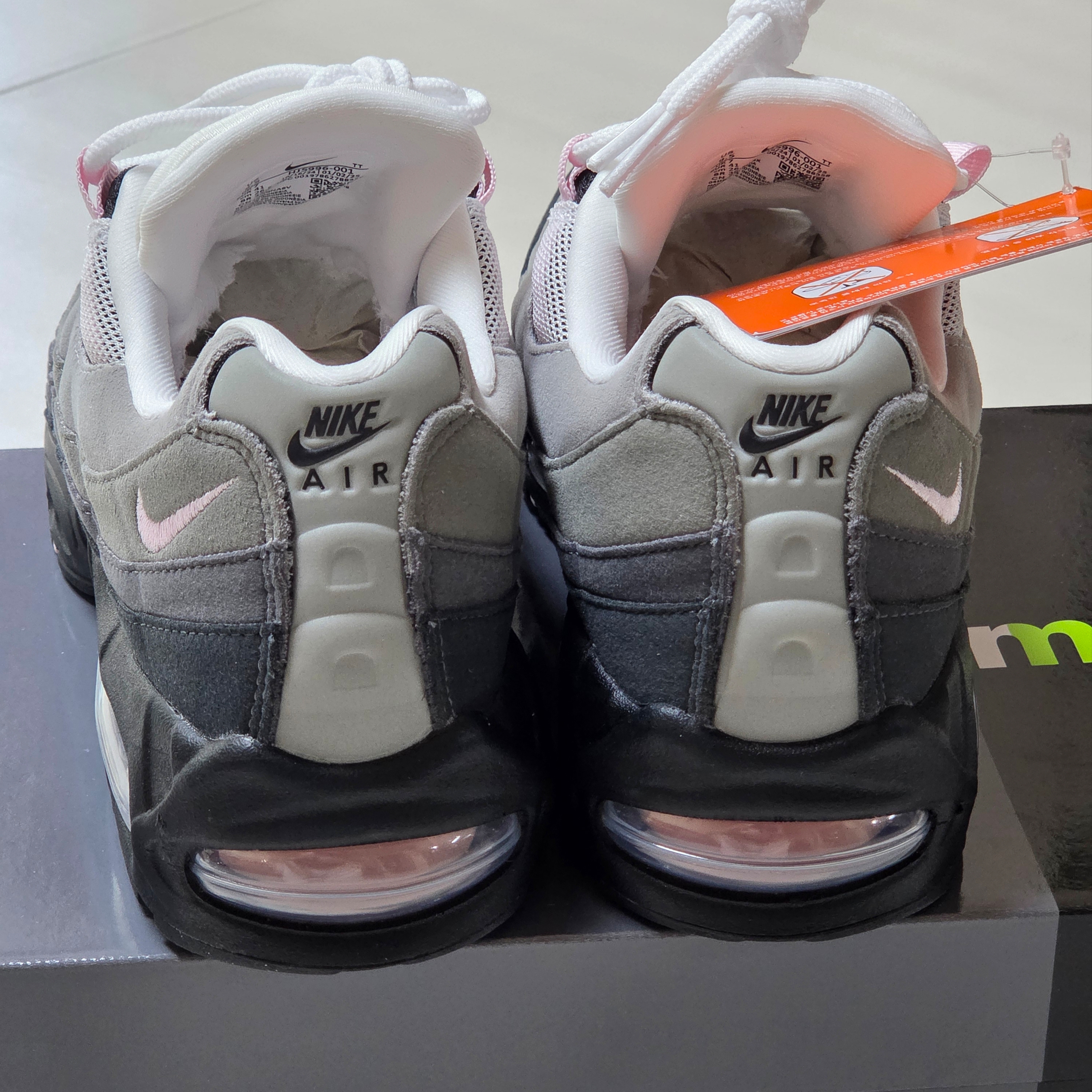 (W) Nike Air Max 95 Pink Foam 착용 스타일 - 3