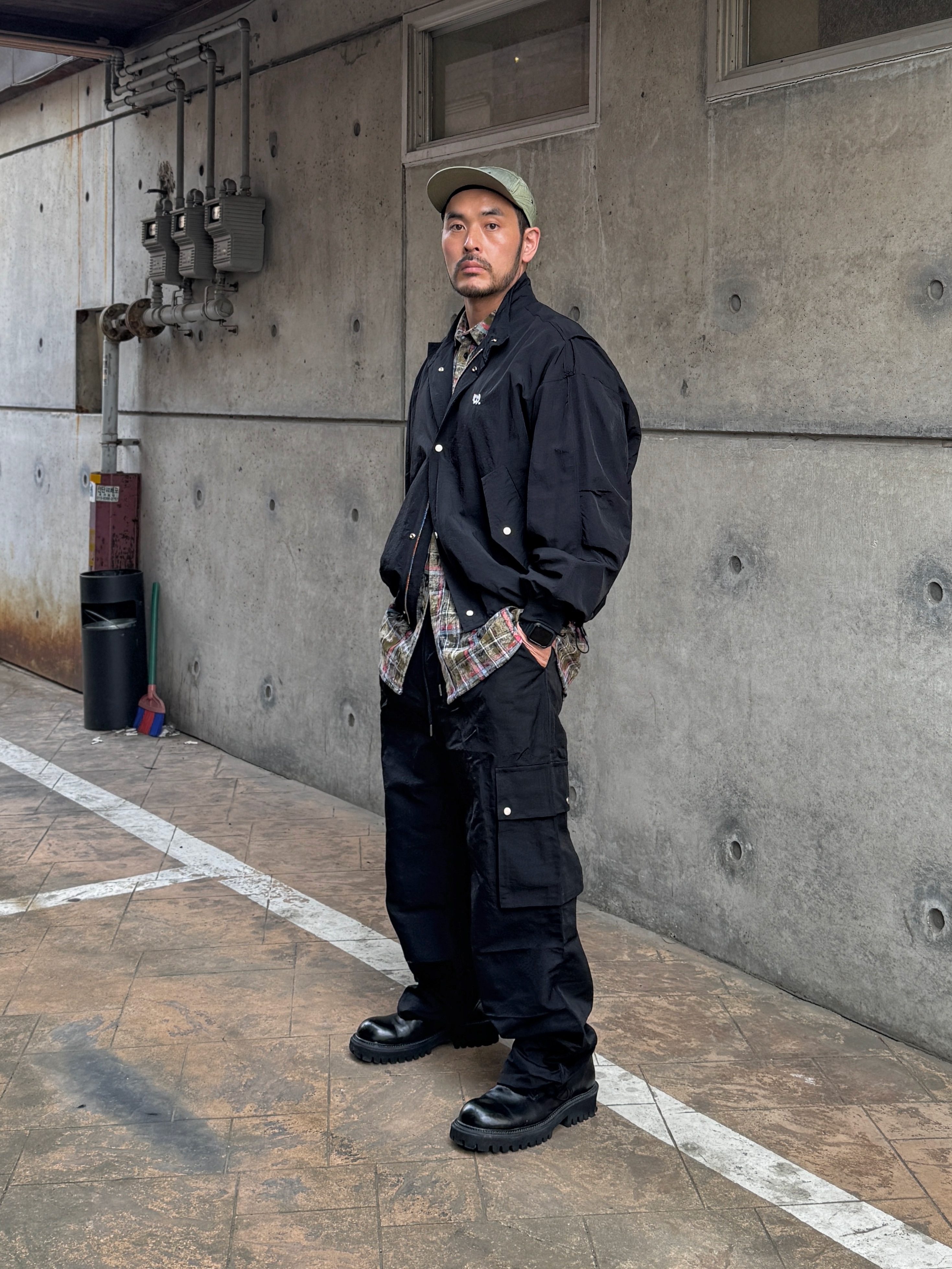 Yase Mud Horsehide Derby Black 착용 스타일 - 1