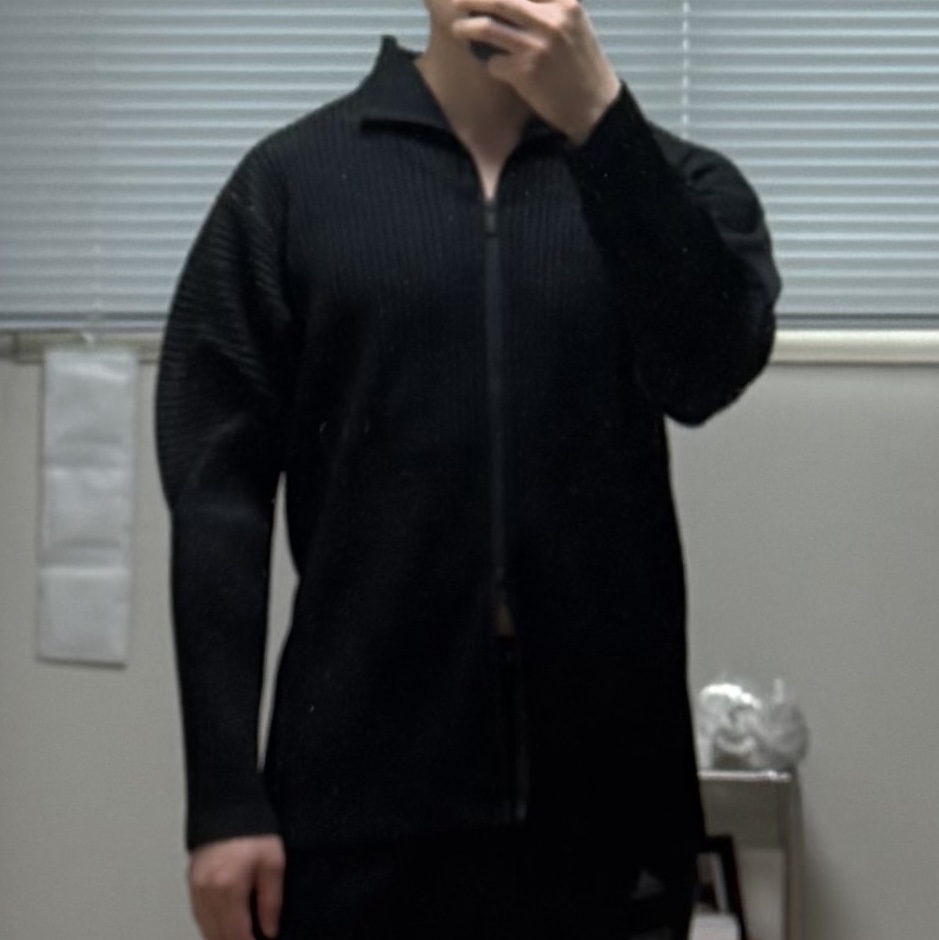Homme Plisse Issey Miyake Basics Zip Up Jacket Black, Homme Plisse Issey Miyake MC August Jacket Black 착용 스타일 - 3