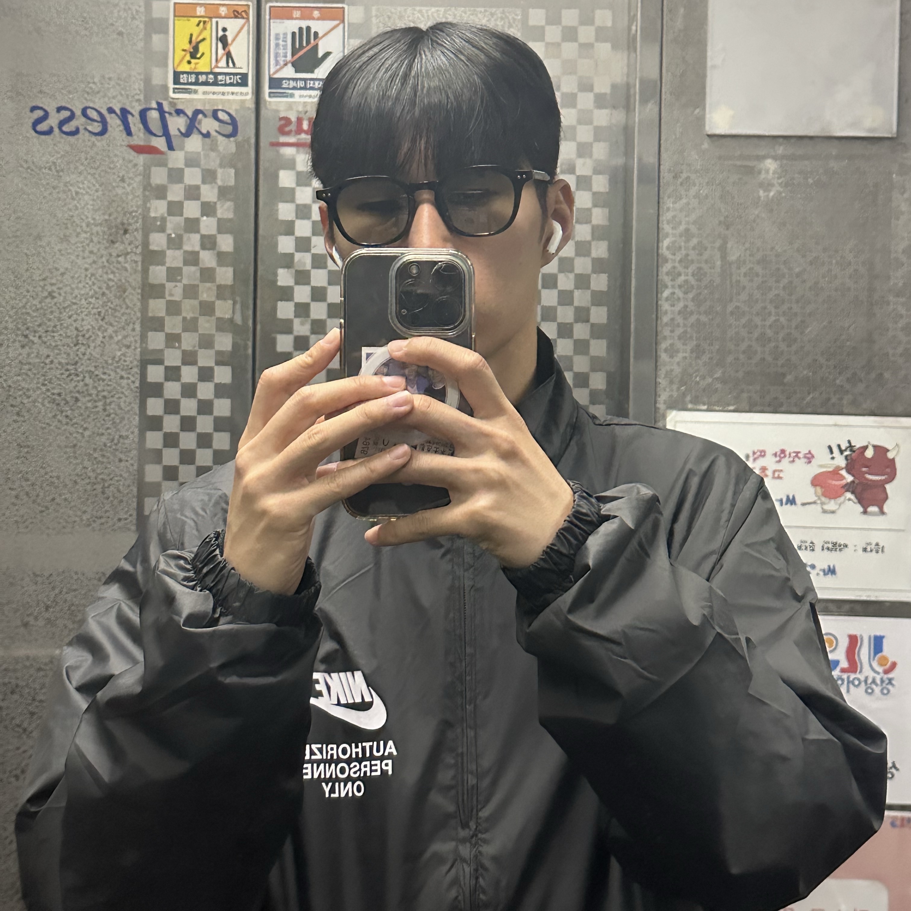 Nike Full-Zip Woven Jacket Black 착용 스타일