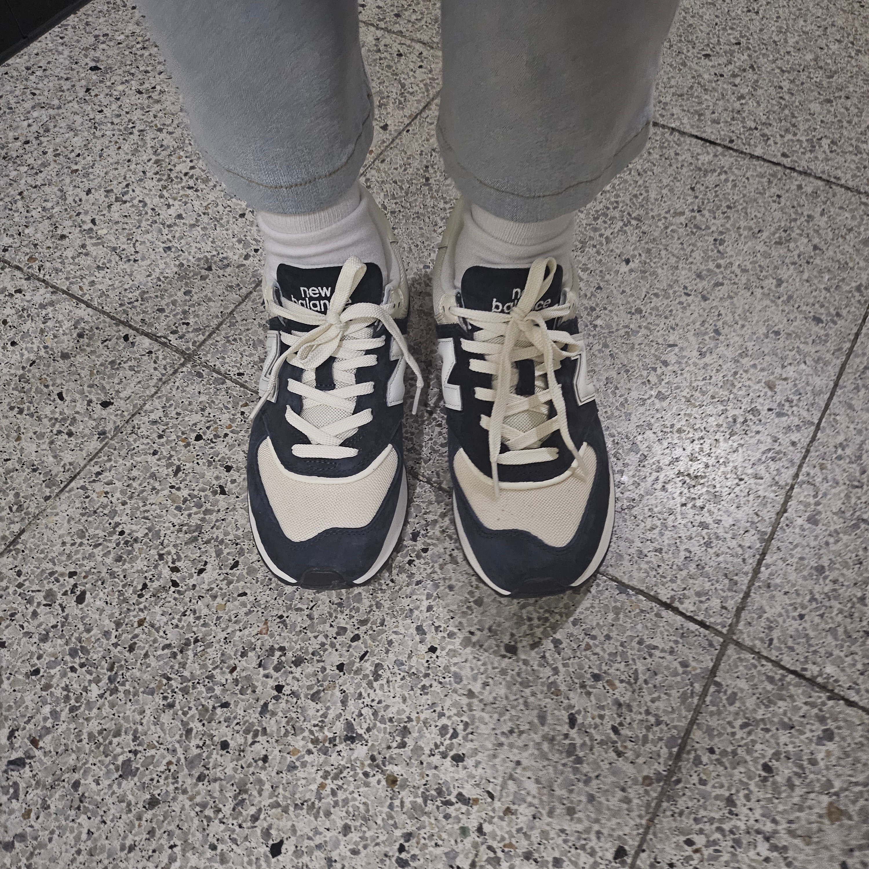 New Balance 574 Legacy Navy Blue 착용 스타일