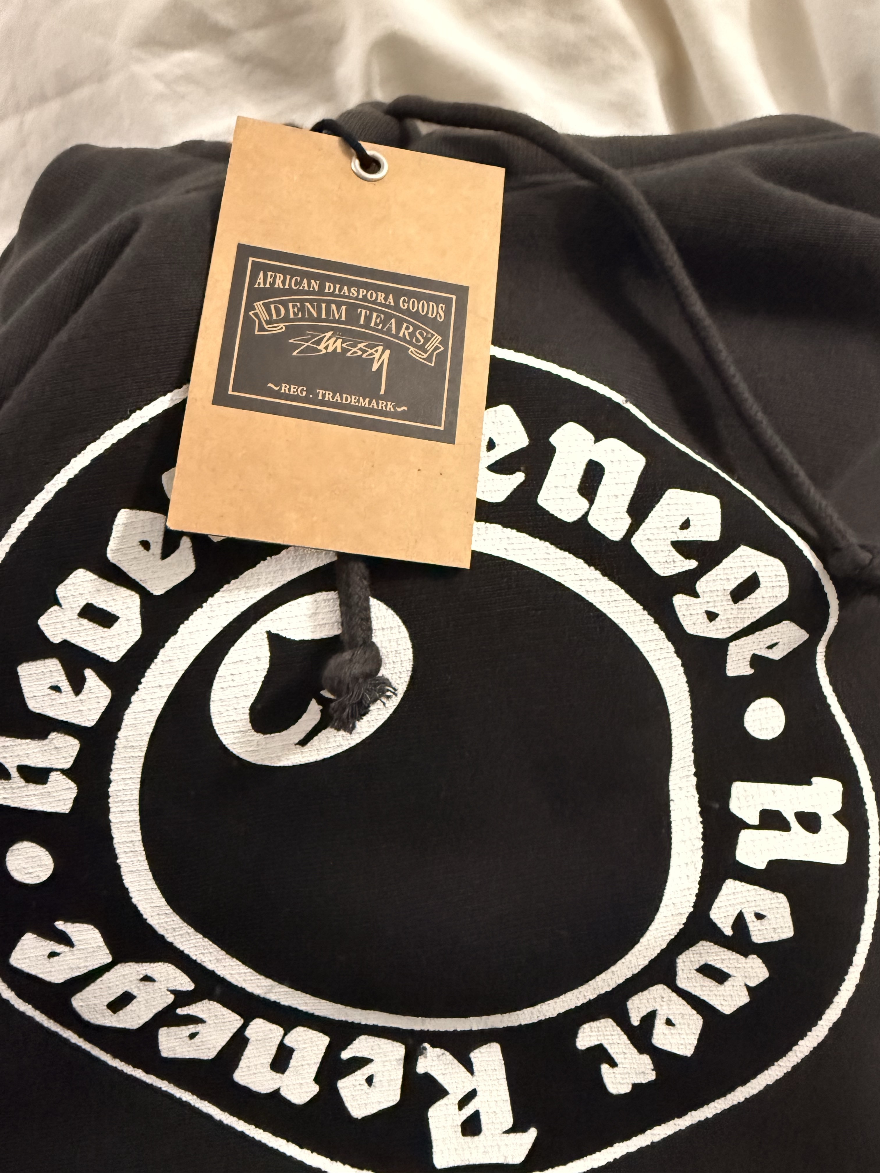 Stussy x Denim Tears Graphic Hoodie Black, Stussy Low Tide Pigment Dyed T-Shirt Black 착용 스타일 - 2