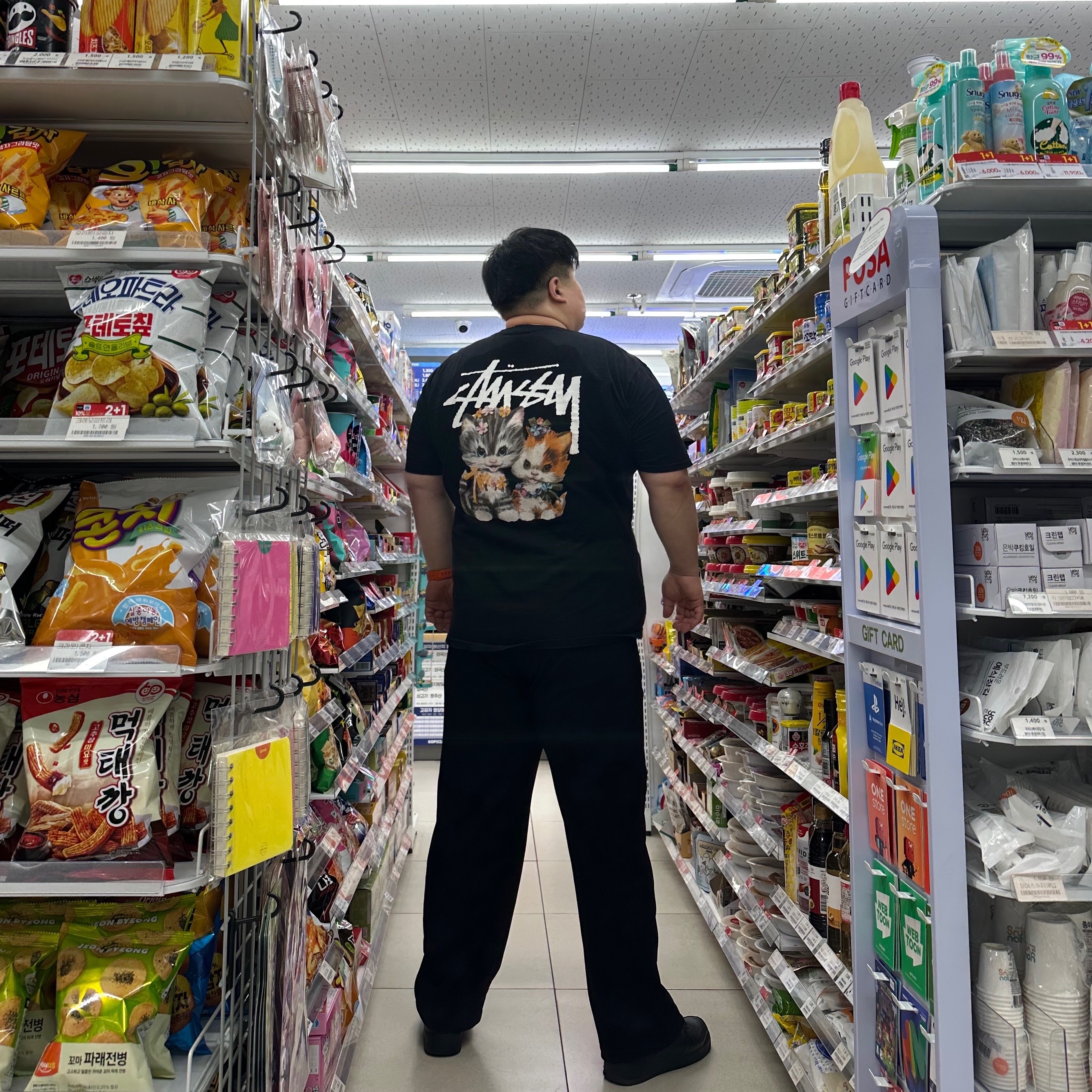 Nike Air Force 1 '07 Low Triple Black, Stussy Kittens T-Shirt Black 착용 스타일