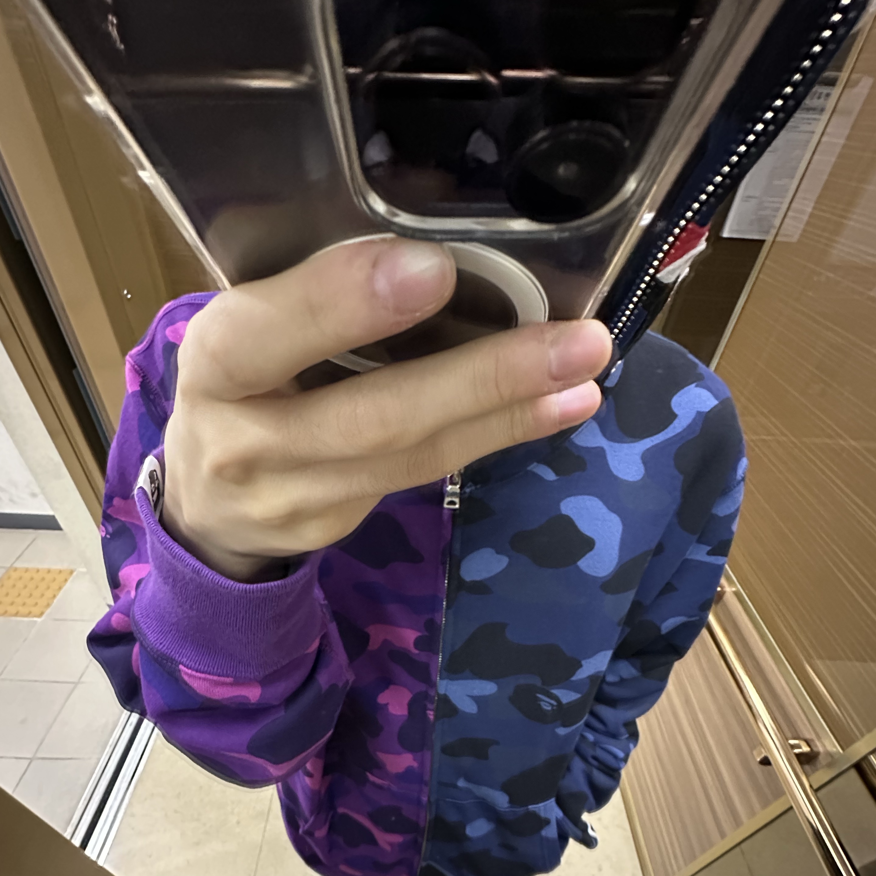 BAPE Color Camo Separate Shark Full Zip Hoodie Navy Puple 착용 스타일 - 2