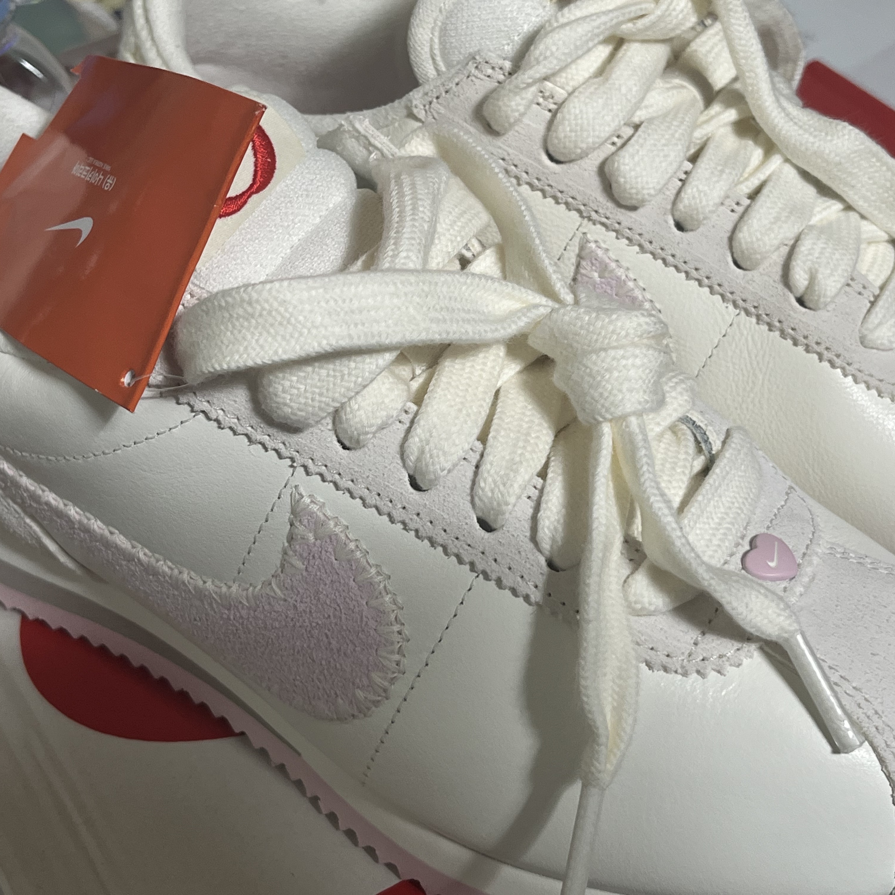(W) Nike Cortez Valentine's Day Sail Pink Foam 착용 스타일