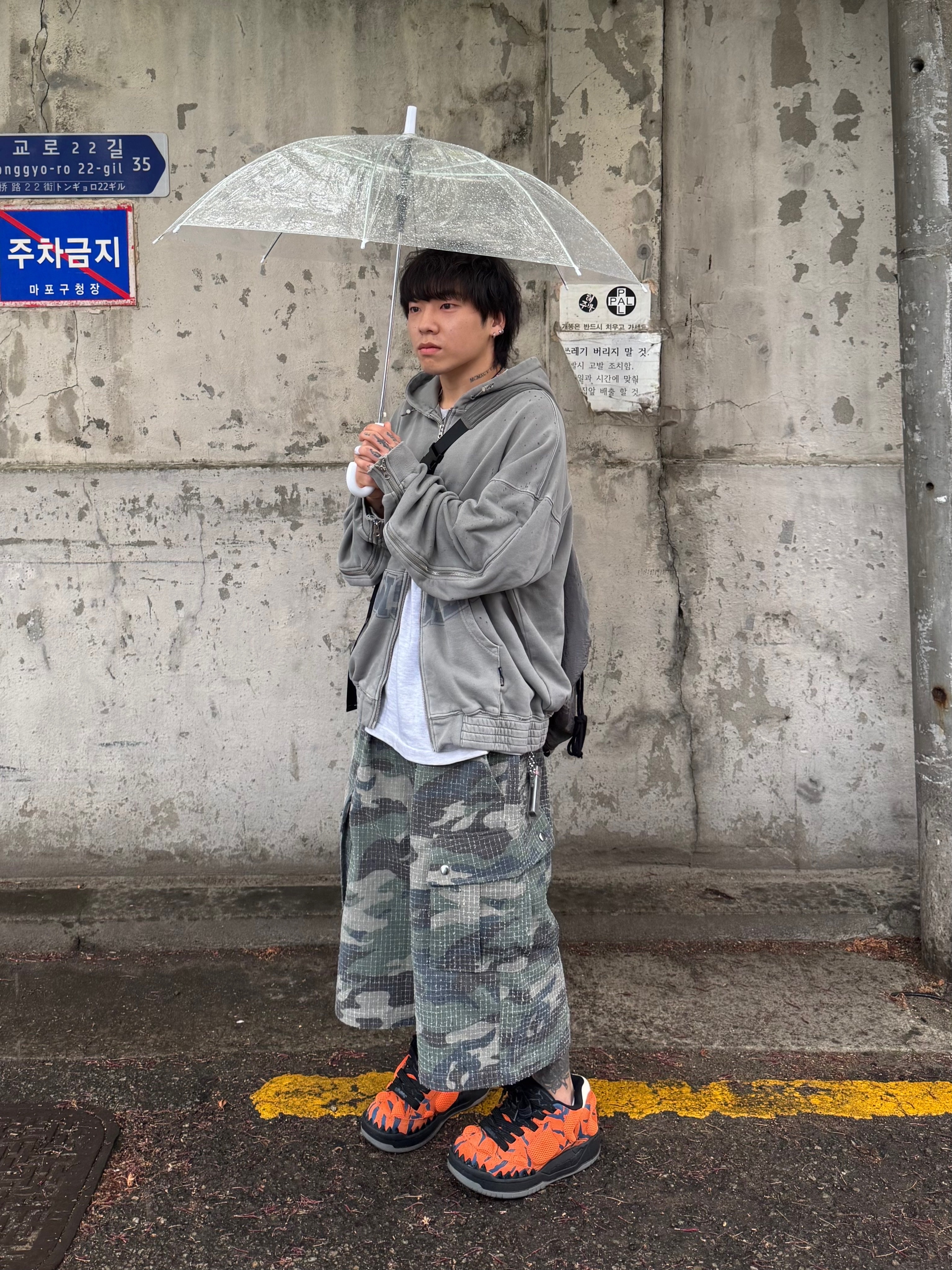 DEFGARMENTS Dirty Washed Hood Zipup Brown 착용 스타일 - 1