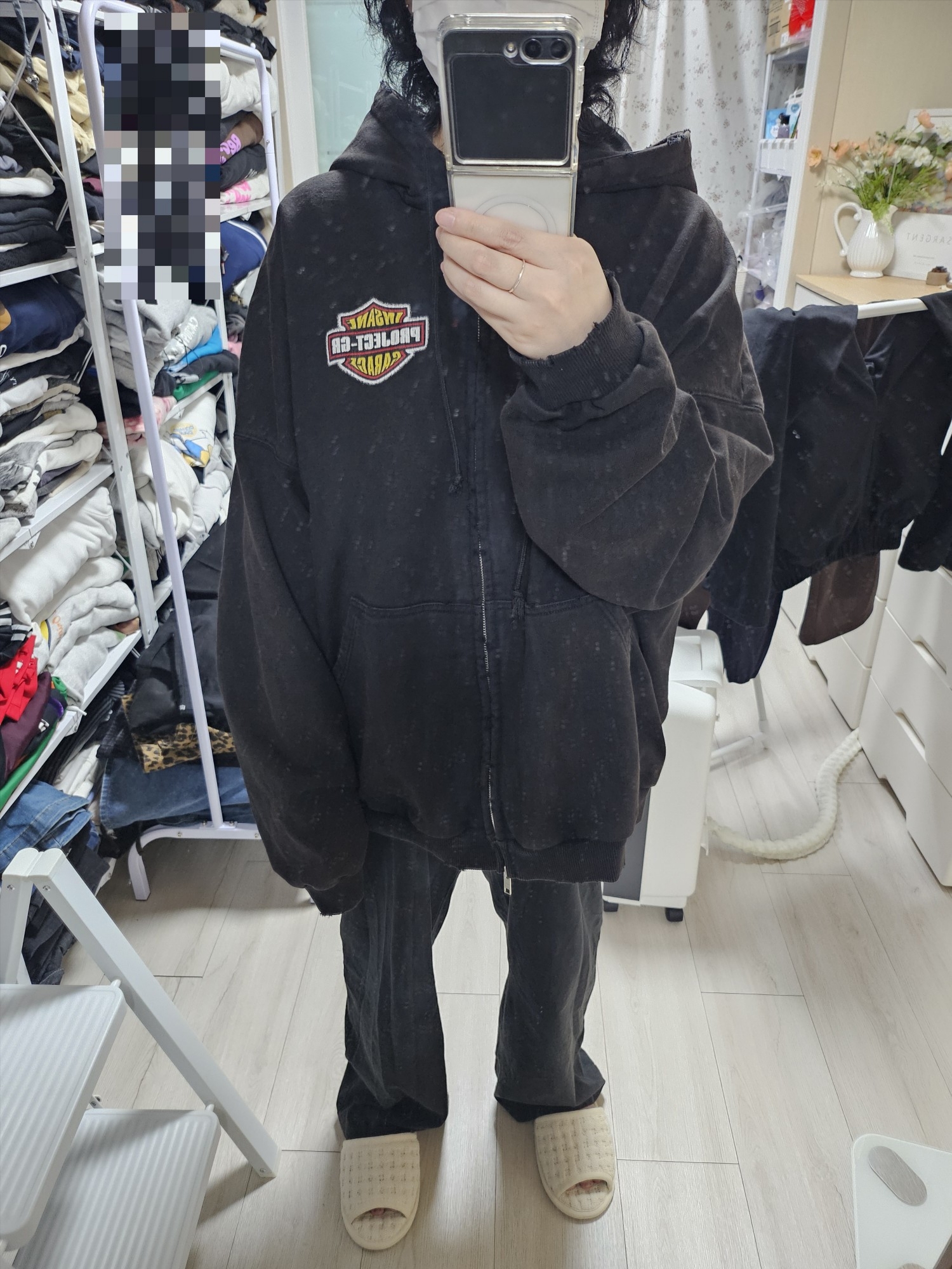 Project G/R x Insane Garage Bat Zip Hoodie Black 착용 스타일