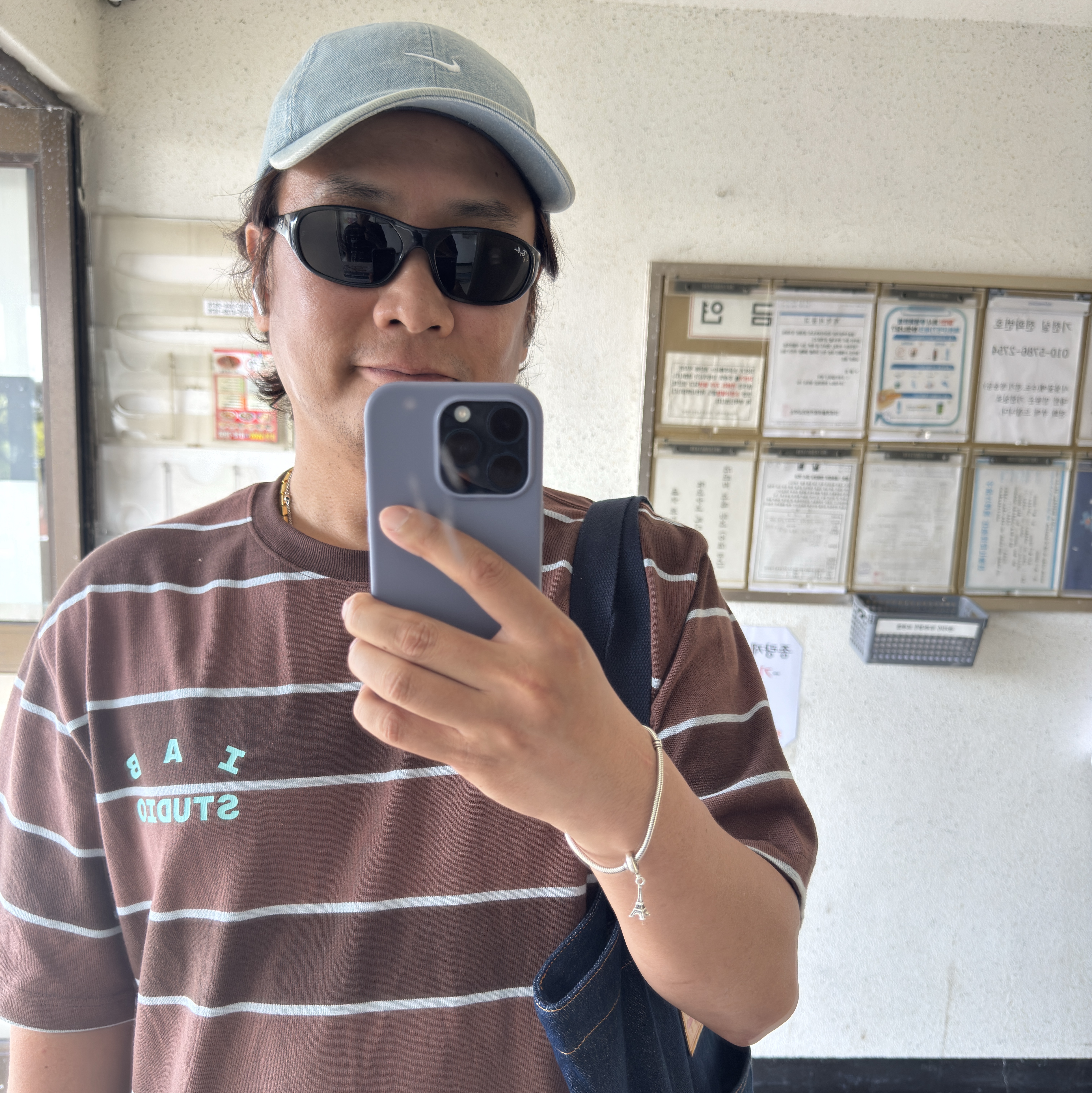 Ray-Ban DADDY-O II Polished Black Frame Green Classic G-15 Lenses, IAB Studio Striped T-Shirt Brown 착용 스타일