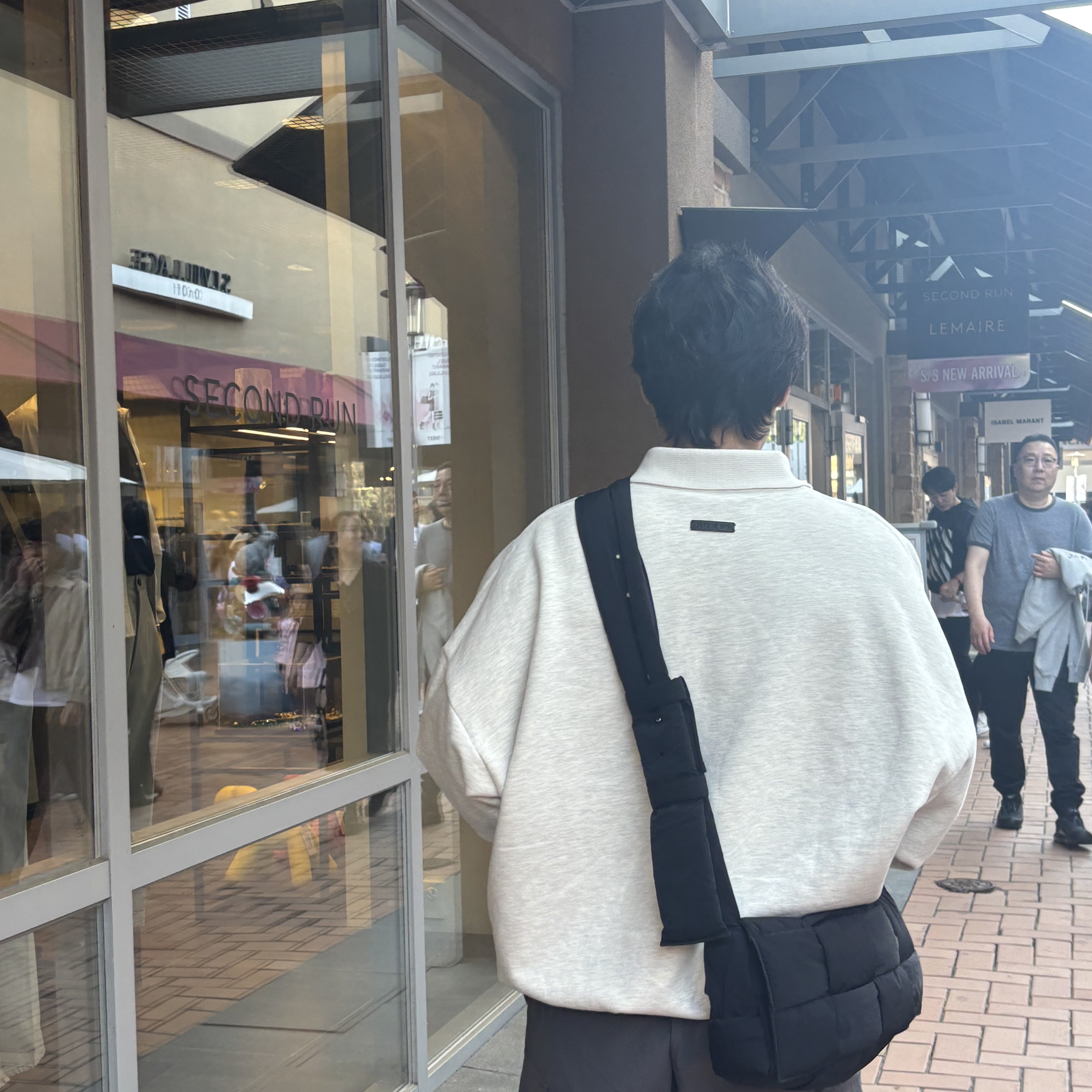 Bottega Veneta Padded Tech Cassette Black, Fear of God Fleece Polo Cement 착용 스타일