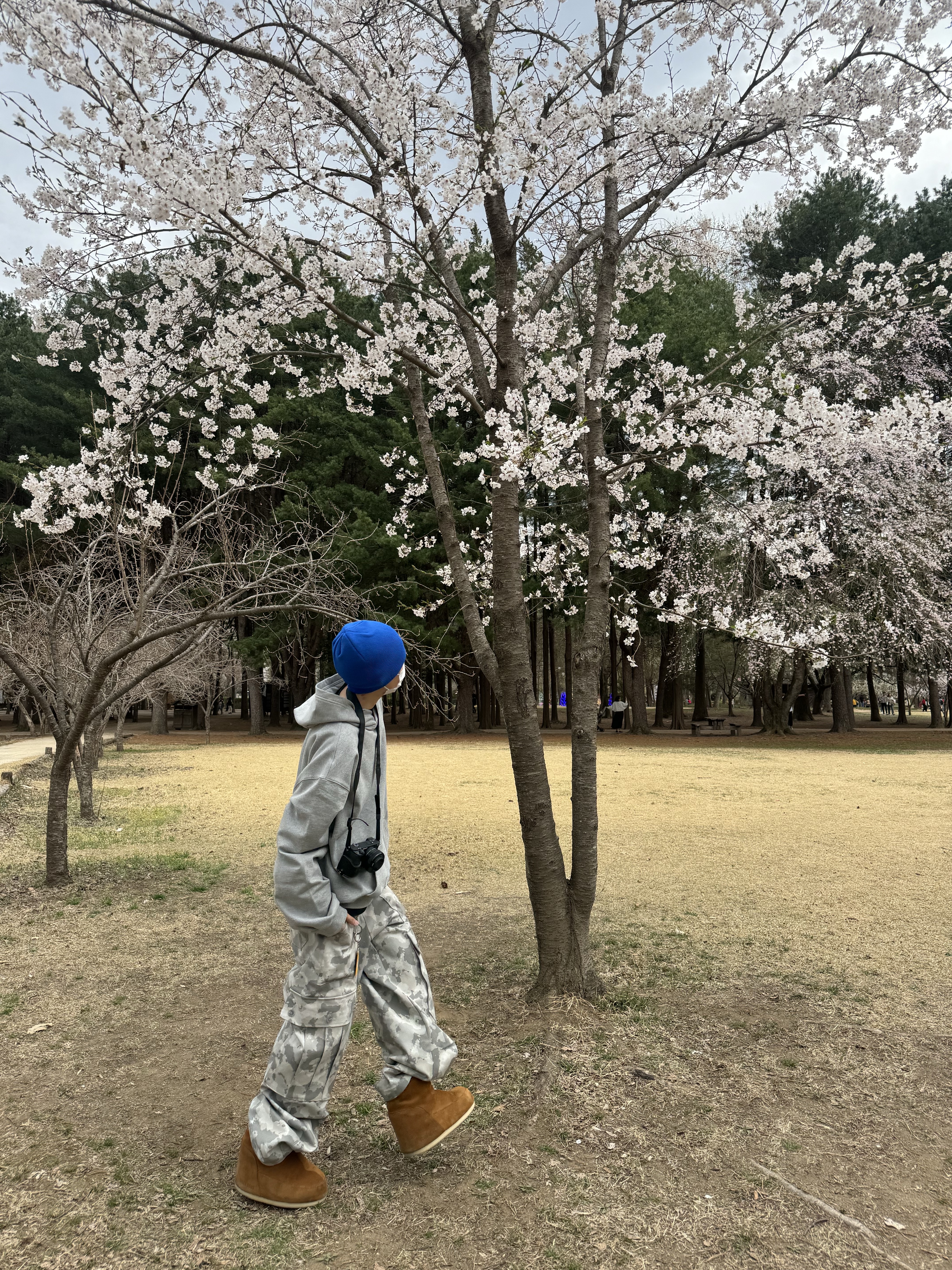 Hono Report Big Pocket Cargo Pants Snow Camo, Stussy Basic Skullcap Beanie Cobalt 착용 스타일 - 2