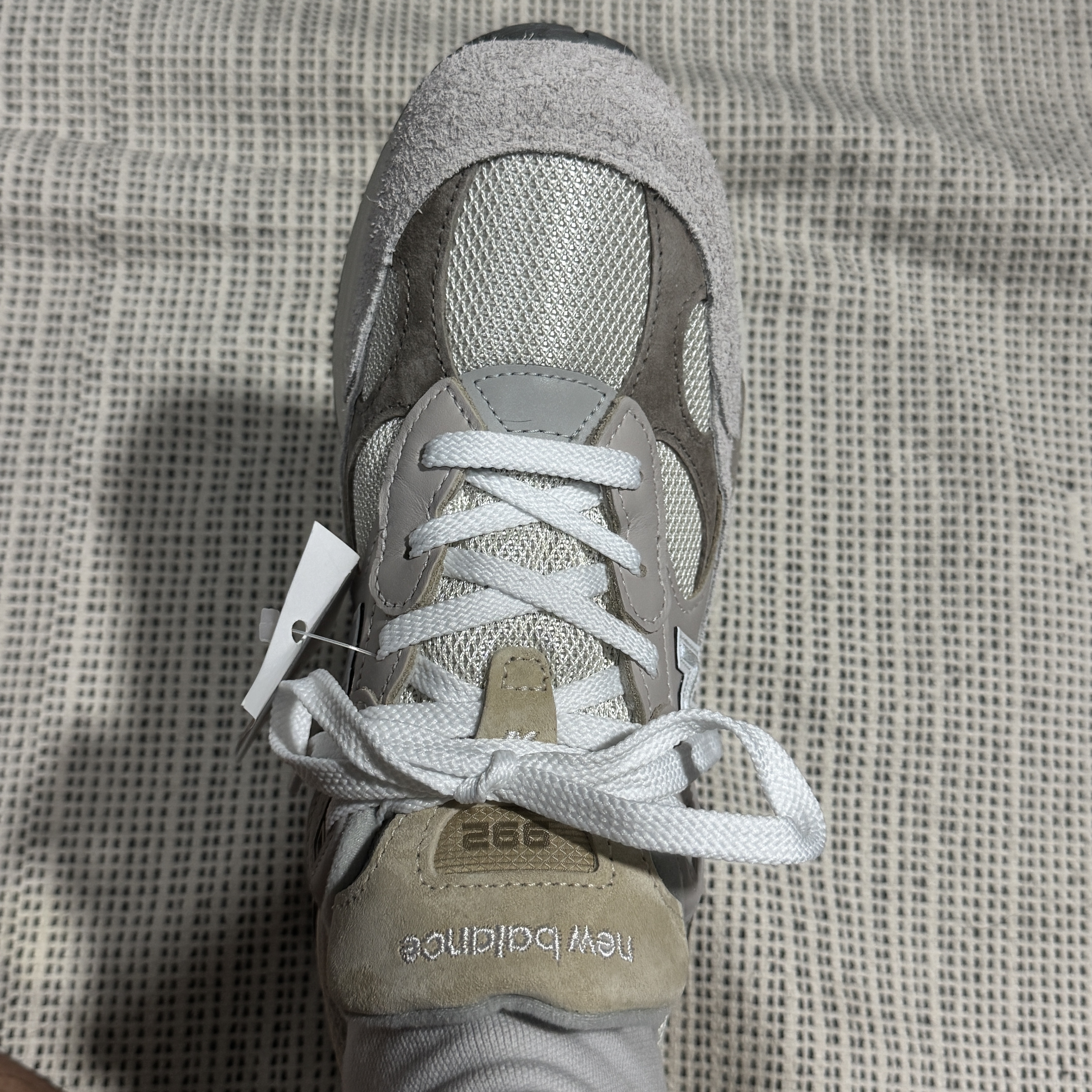 New Balance 992 Made in USA Moonrock Mushroom 착용 스타일