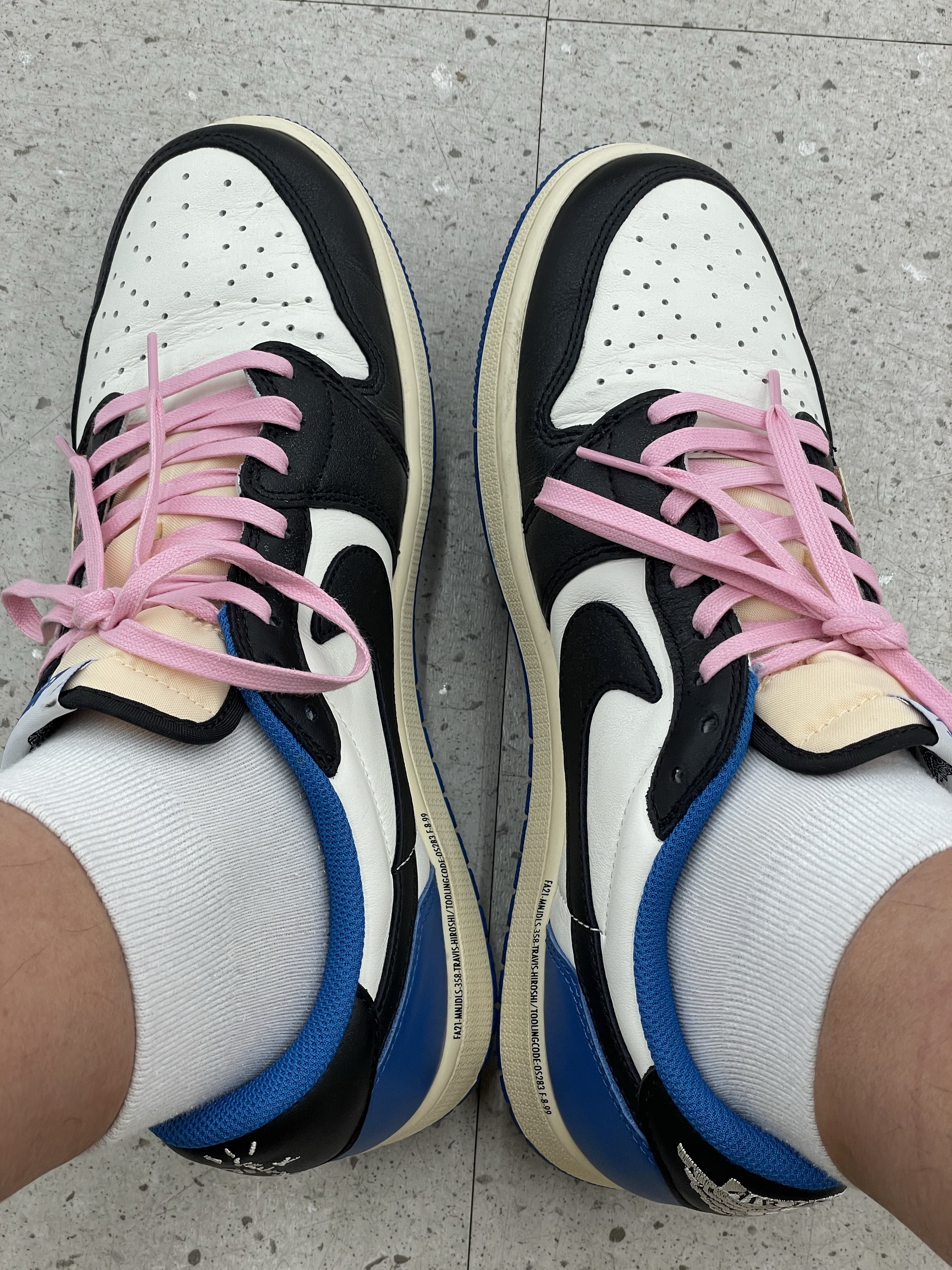 Jordan 1 x Travis Scott x Fragment Retro Low OG SP Military Blue 착용 스타일