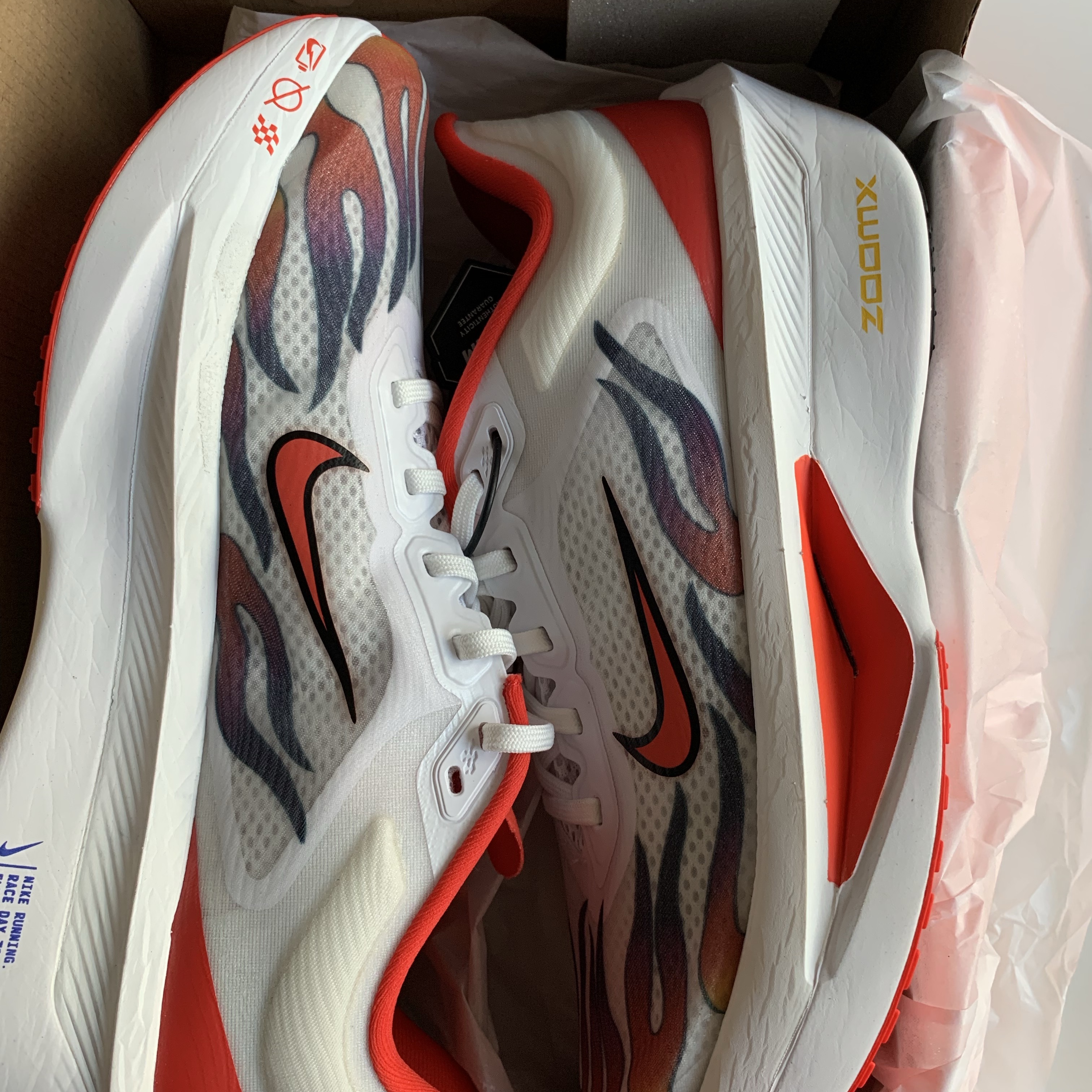 Nike Zoom Fly 6 PRM White Habanero Red 착용 스타일