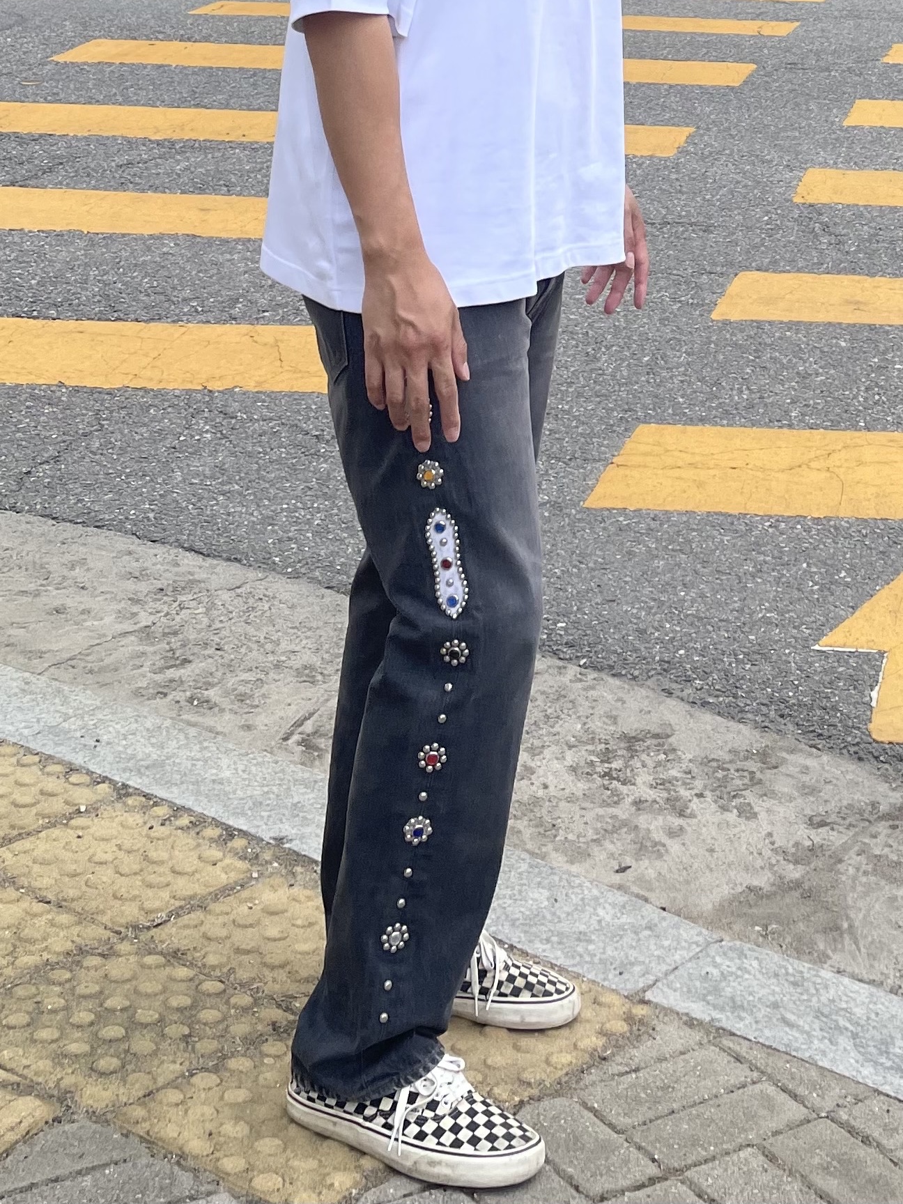 Kapital 14 oz. Denim 5P Monkey Cisco Gemstone Pants Black 착용 스타일 - 1
