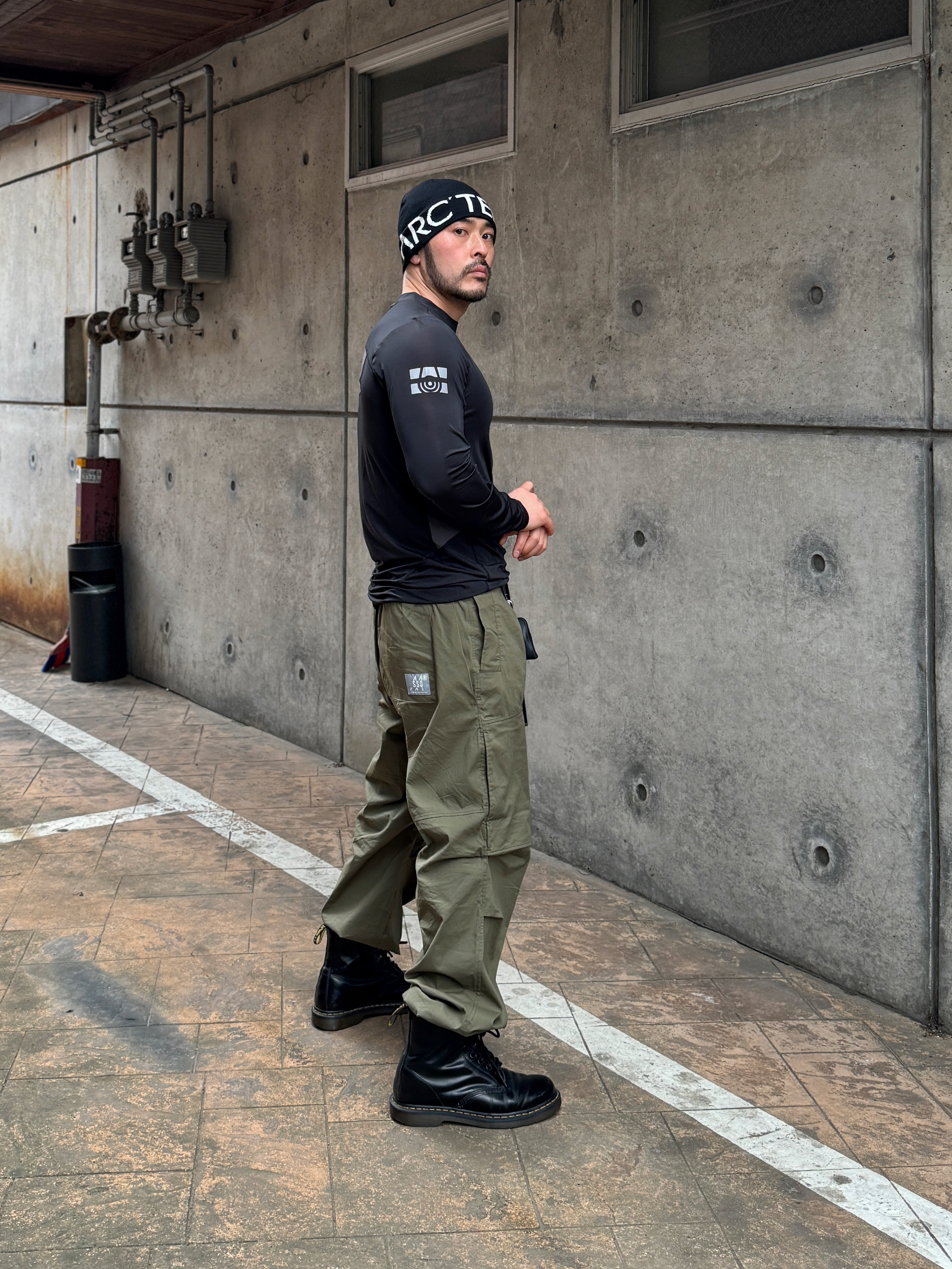 Dr. Martens 1460 Smooth Boots Black, Arc'teryx Word Head Toque Orca 착용 스타일 - 6