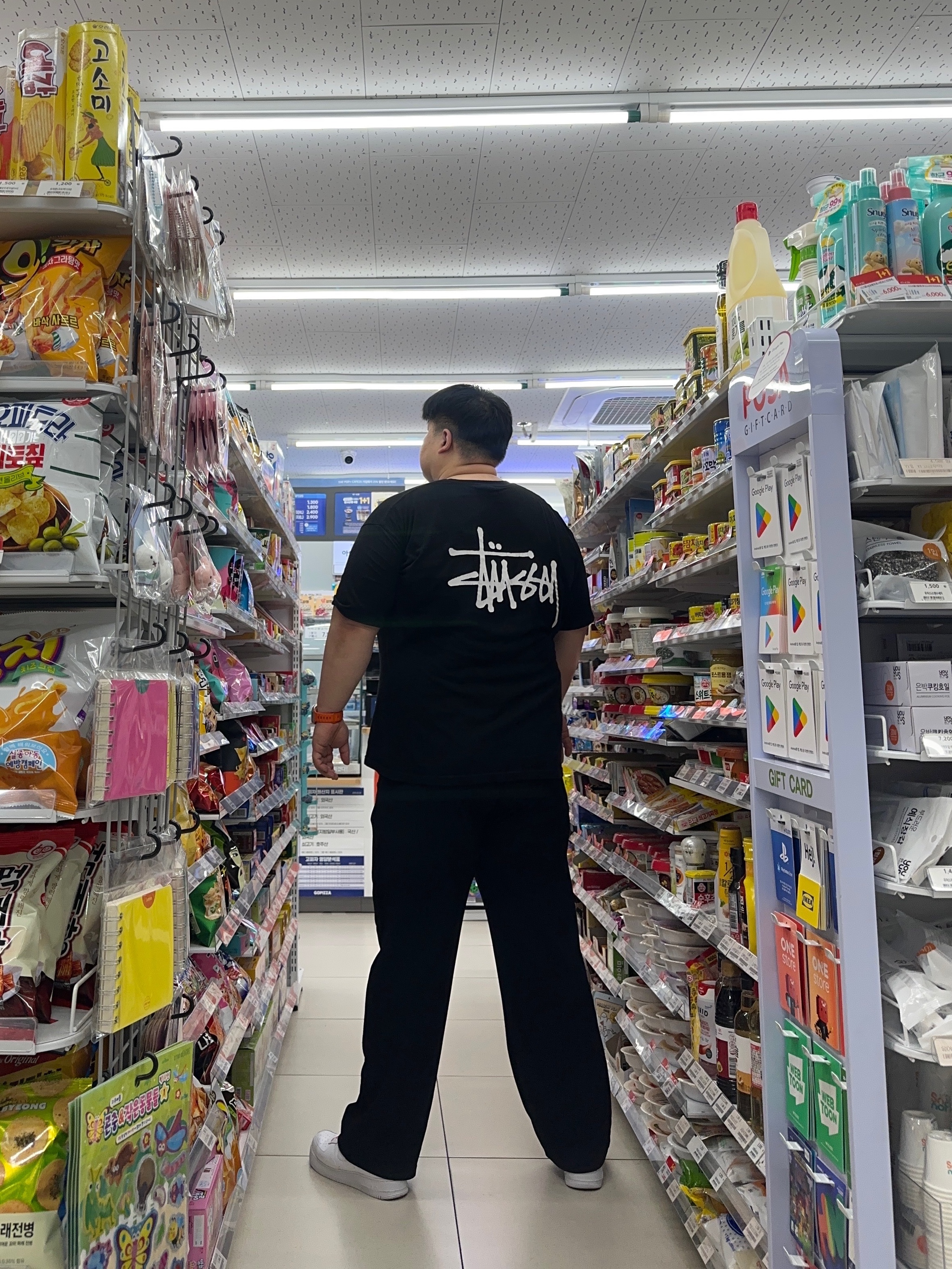 Stussy Basic Stussy T-Shirt Black 2022, Nike x Supreme Air Force 1 Low White 착용 스타일