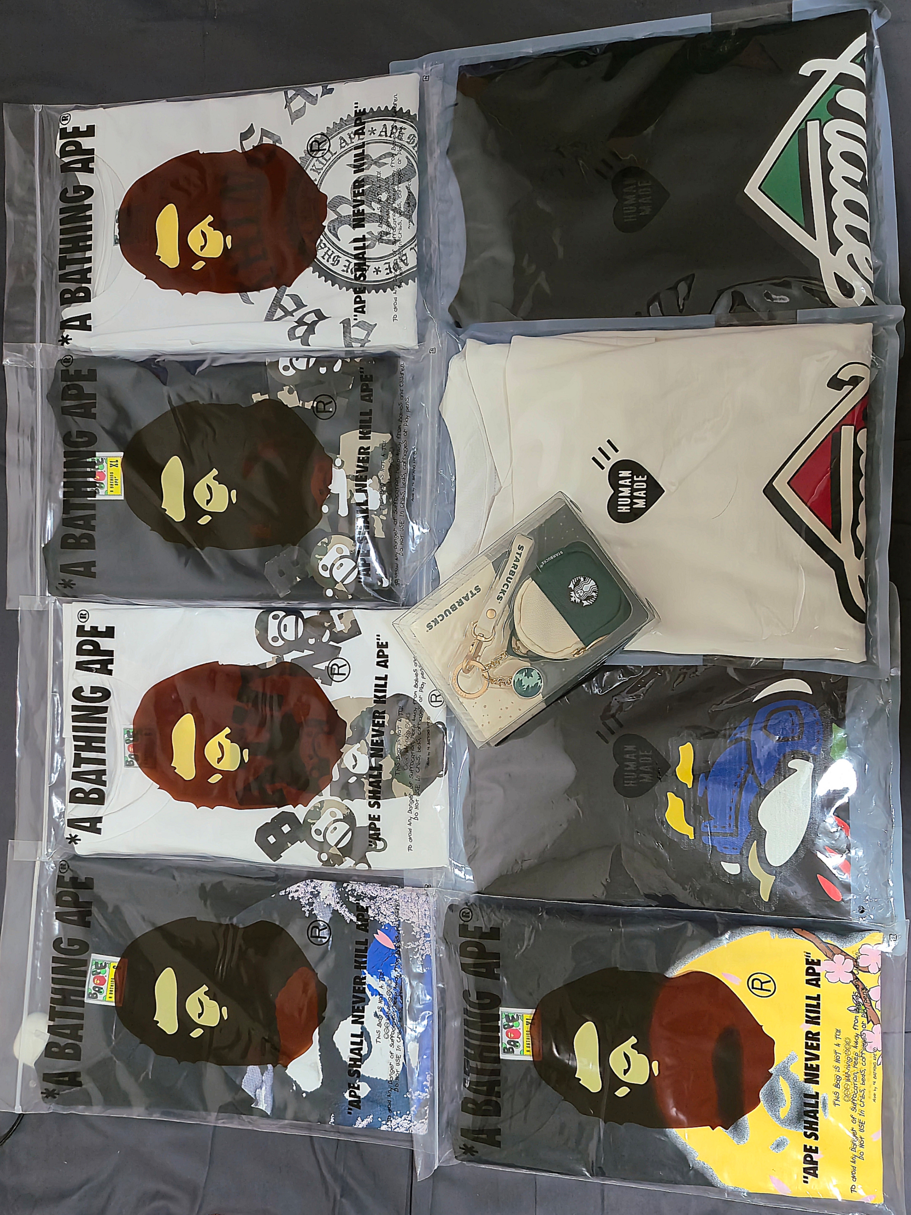 Human Made Graphic T-Shirt Black, BAPE Sakura Photo Ape Head T-Shirt Black 착용 스타일