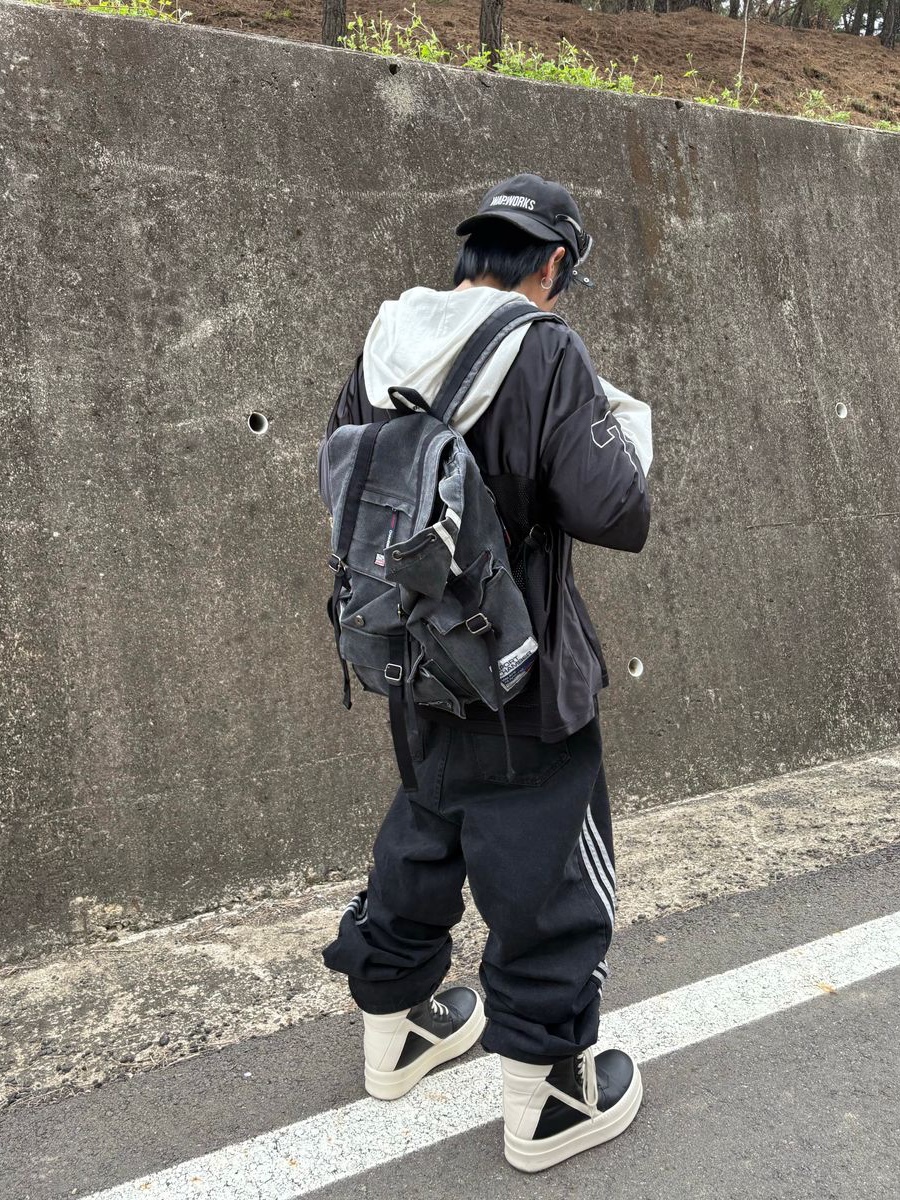 SPORT CHAMBER SC Sporty Rucksack Charcol, Rick Owens Mega Bumper Geobasket Black Milk 착용 스타일 - 2