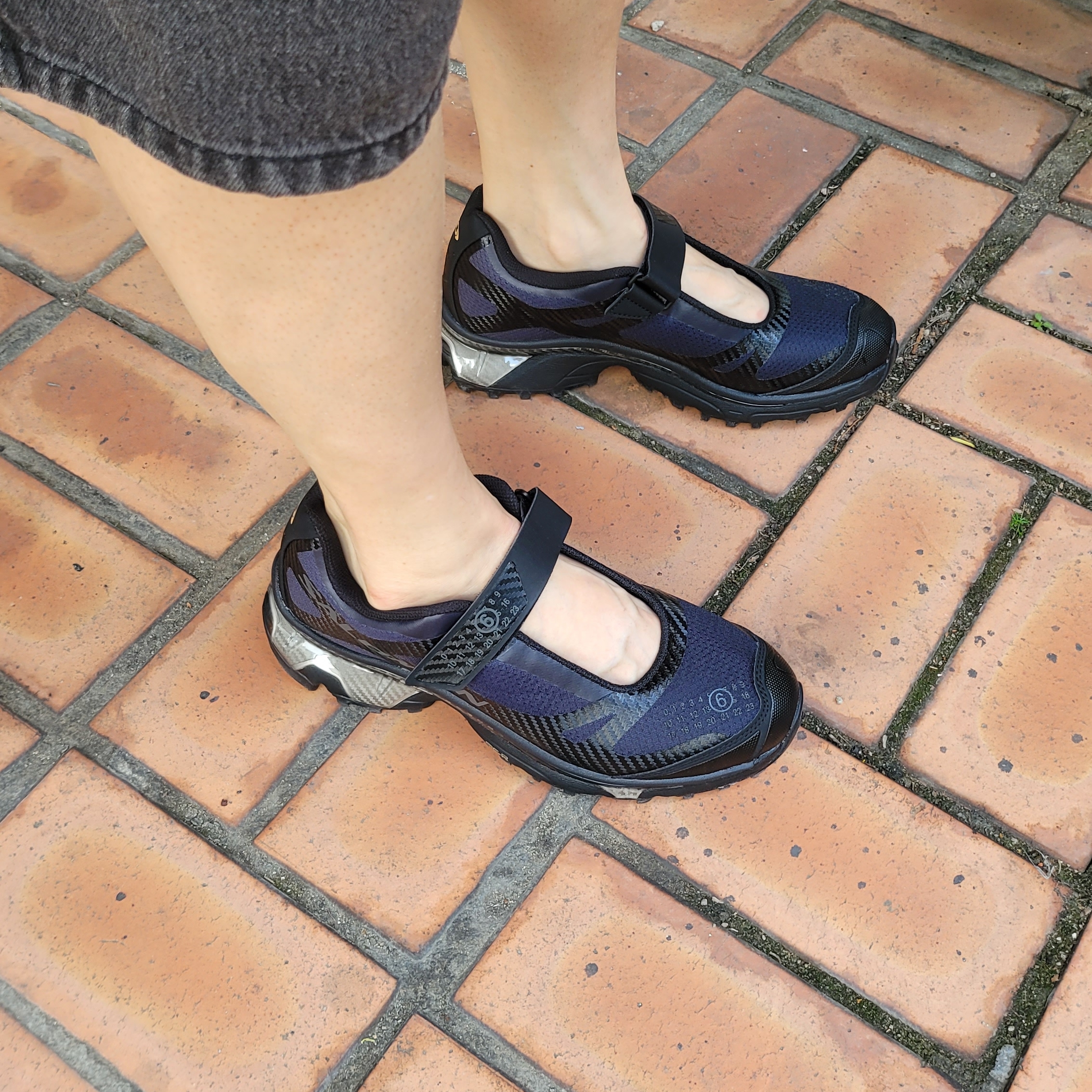 Salomon x MM6 Maison Margiela XT-Marie Jeanne Black Soft Clay 착용 스타일 - 3