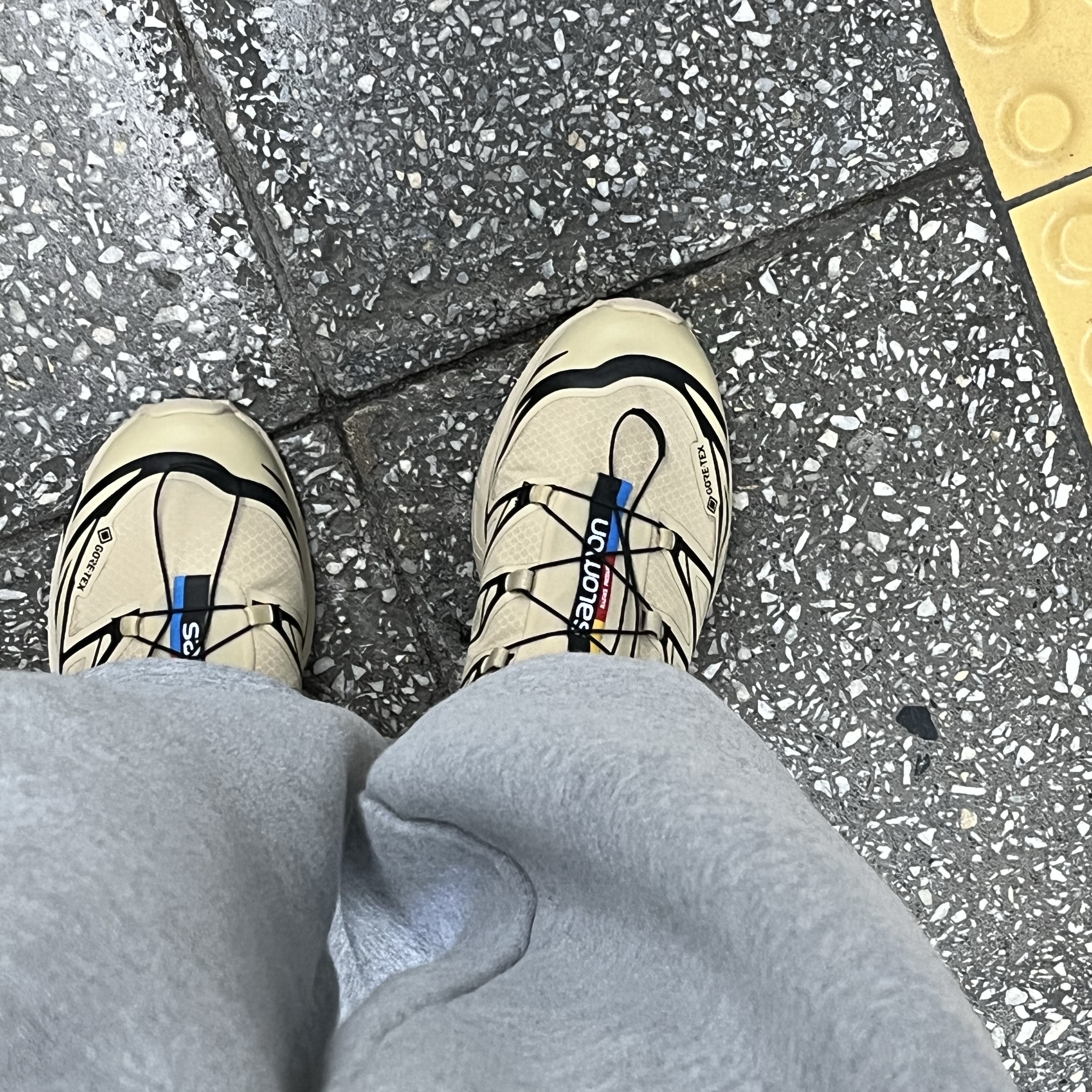 Salomon XT-6 GTX Safari Black, moif x inapsquare City Dweller Parka Sand 착용 스타일 - 1