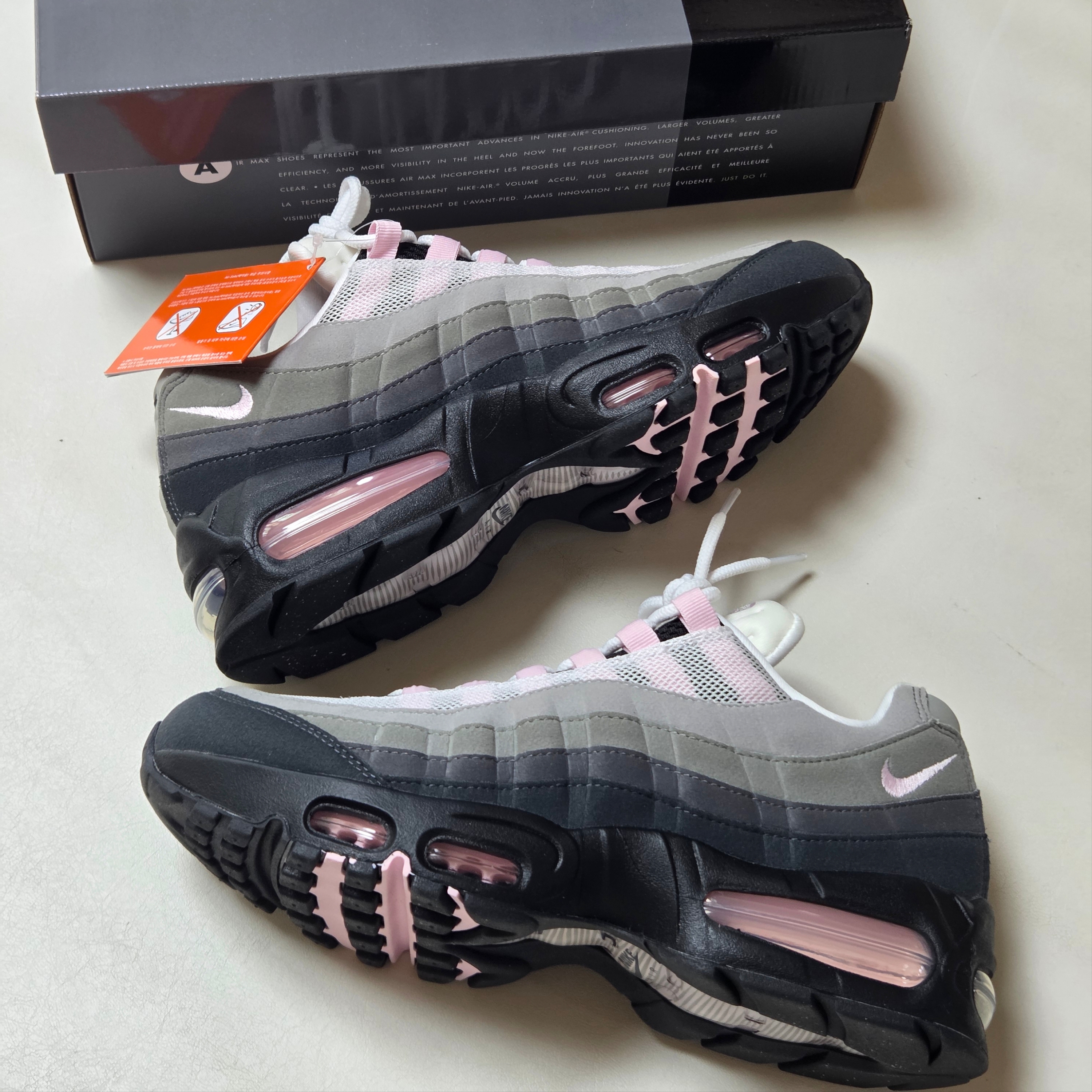 (W) Nike Air Max 95 Pink Foam 착용 스타일 - 5
