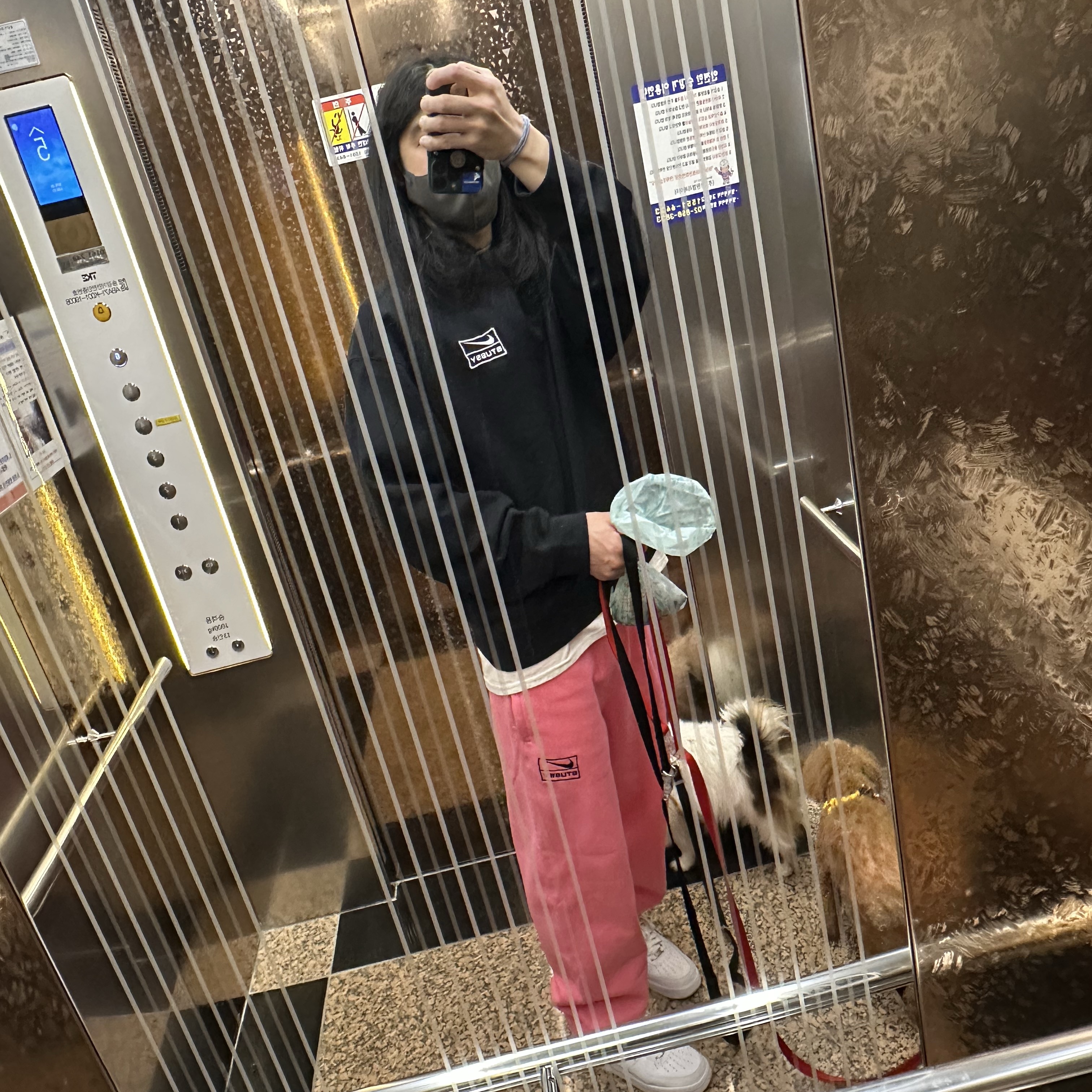 Nike x Stussy NRG Washed Fleece Pants Lotus PInk (DO5296-670), Nike x Stussy NRG Washed Fleece Crewneck Black (DO5310-010) 착용 스타일