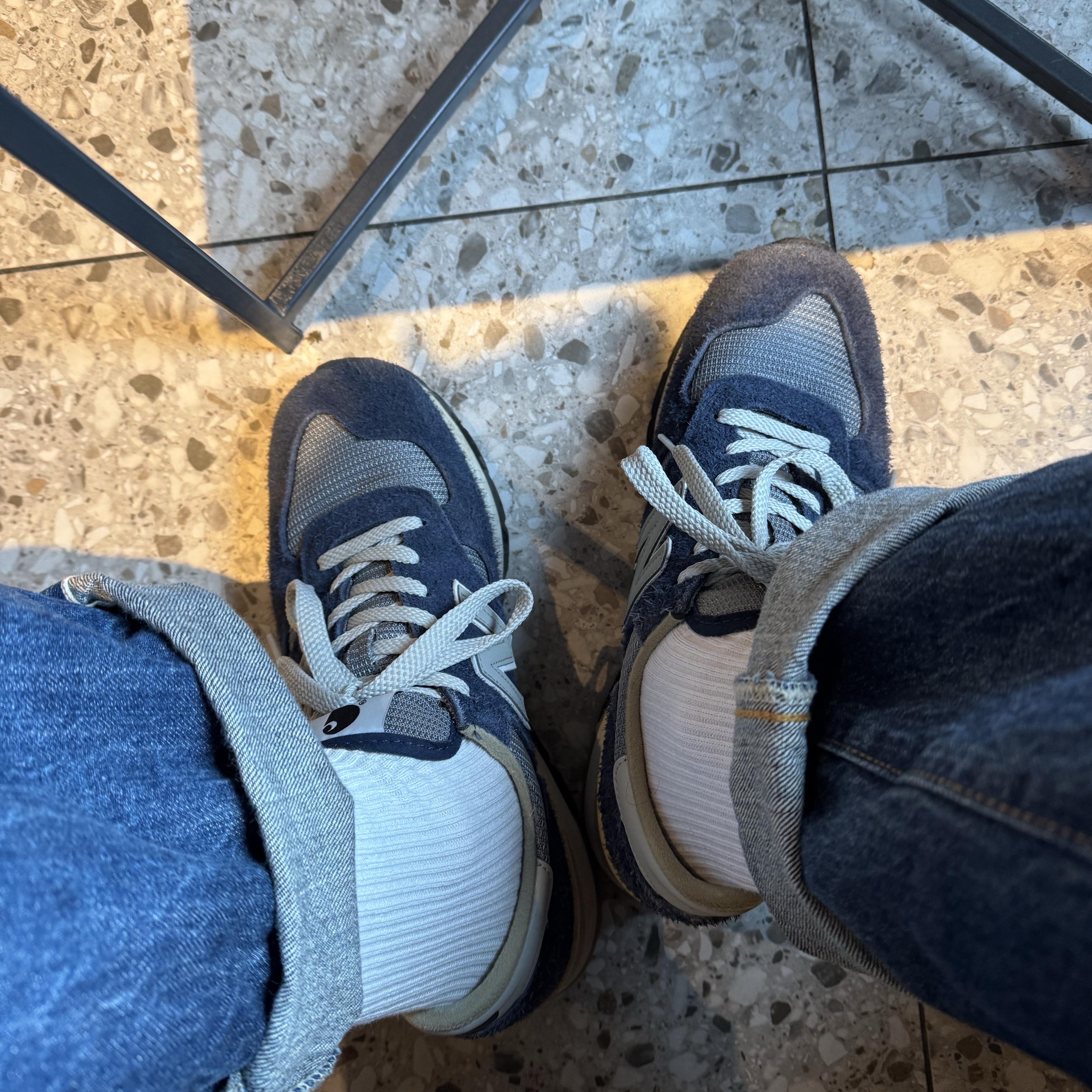 New Balance x Carhartt WIP 990v1 Made in USA Sculpture Center 착용 스타일 - 1