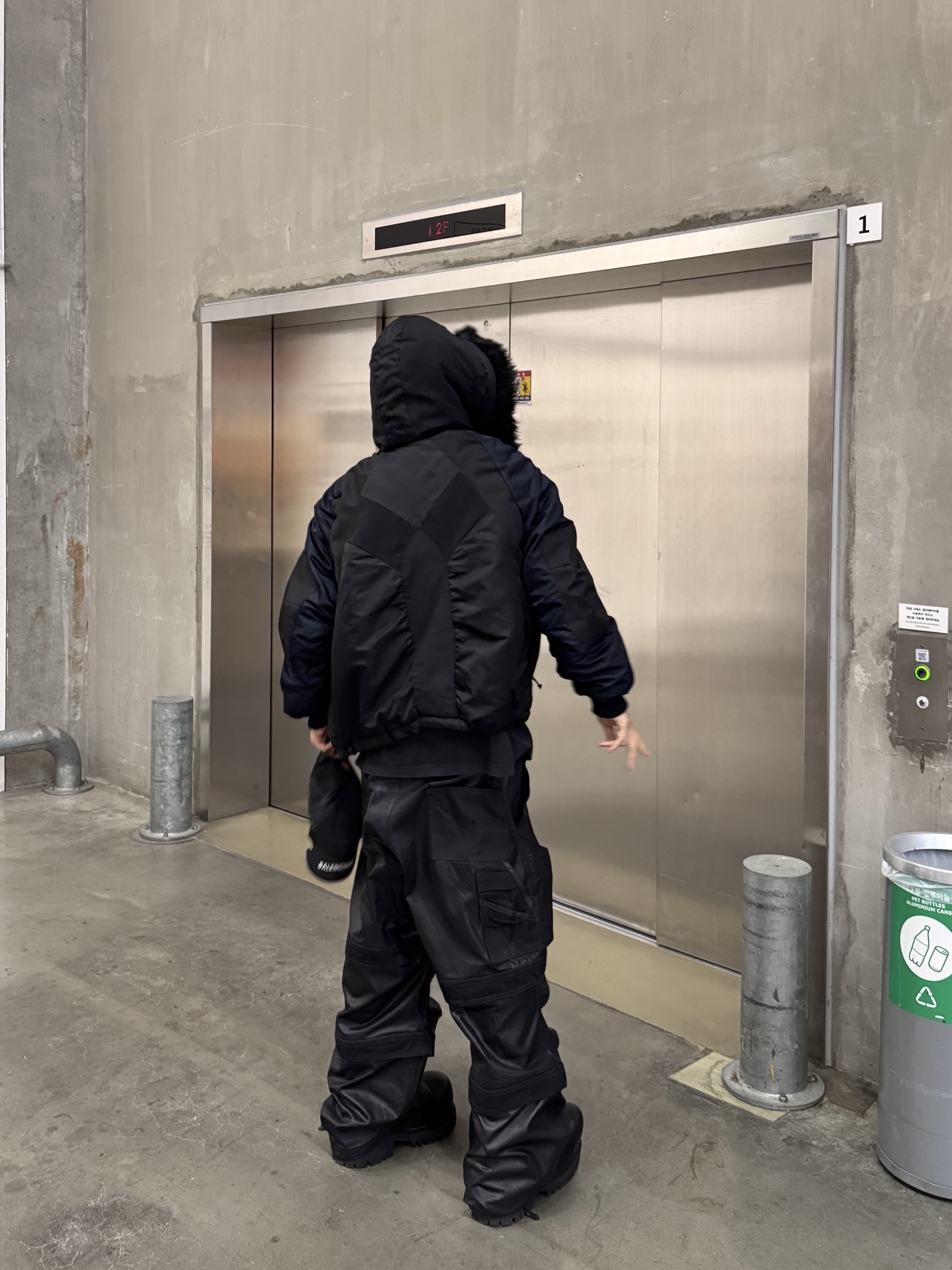 Farfromwhat Far Layered Work Pants Coated Black 착용 스타일